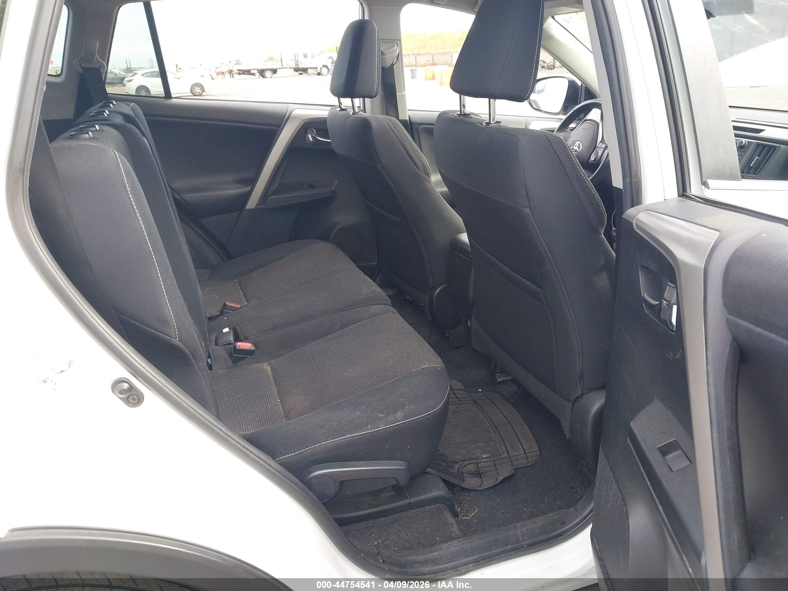 TOYOTA RAV4 image 8
