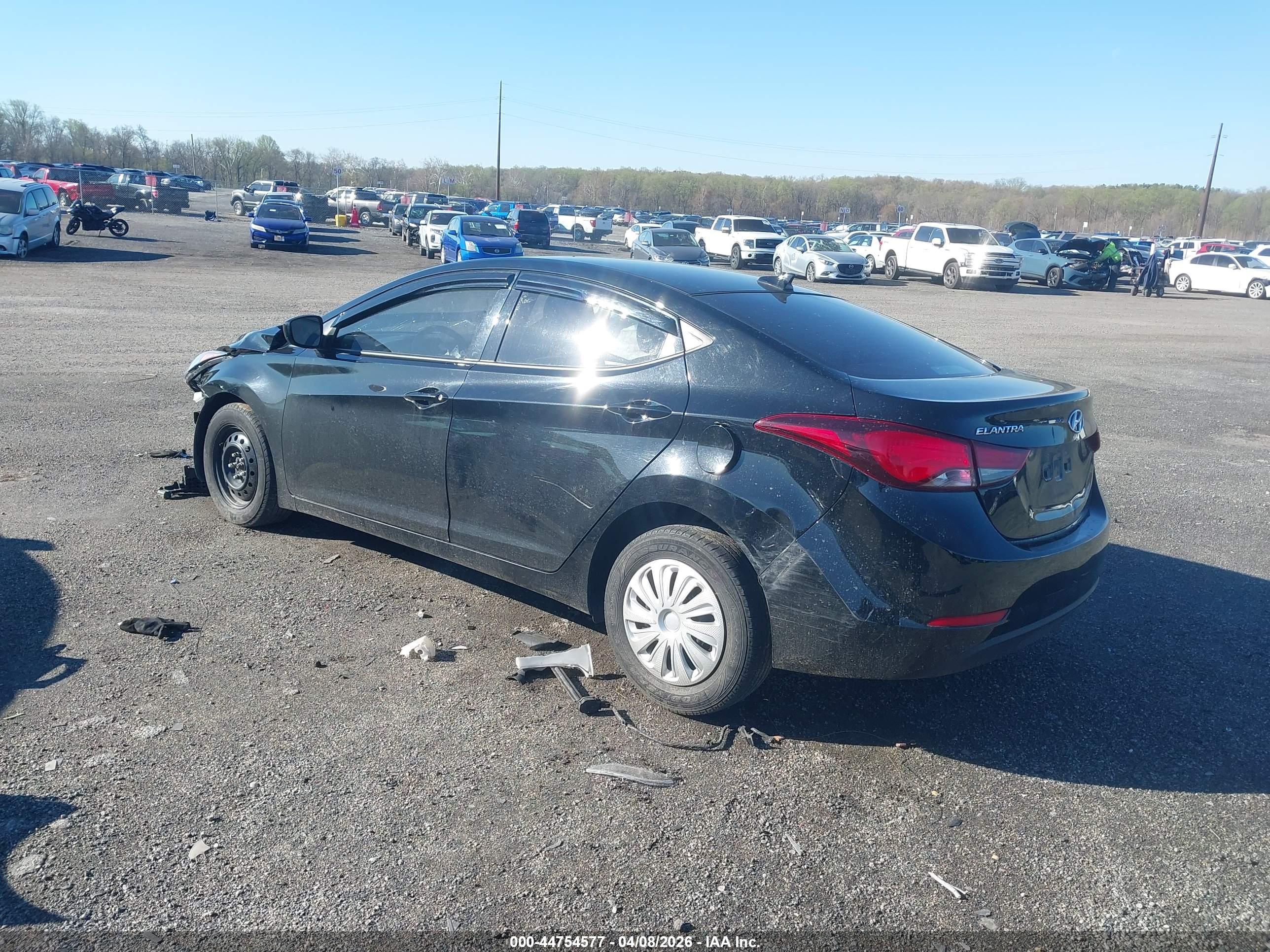 HYUNDAI ELANTRA image 3