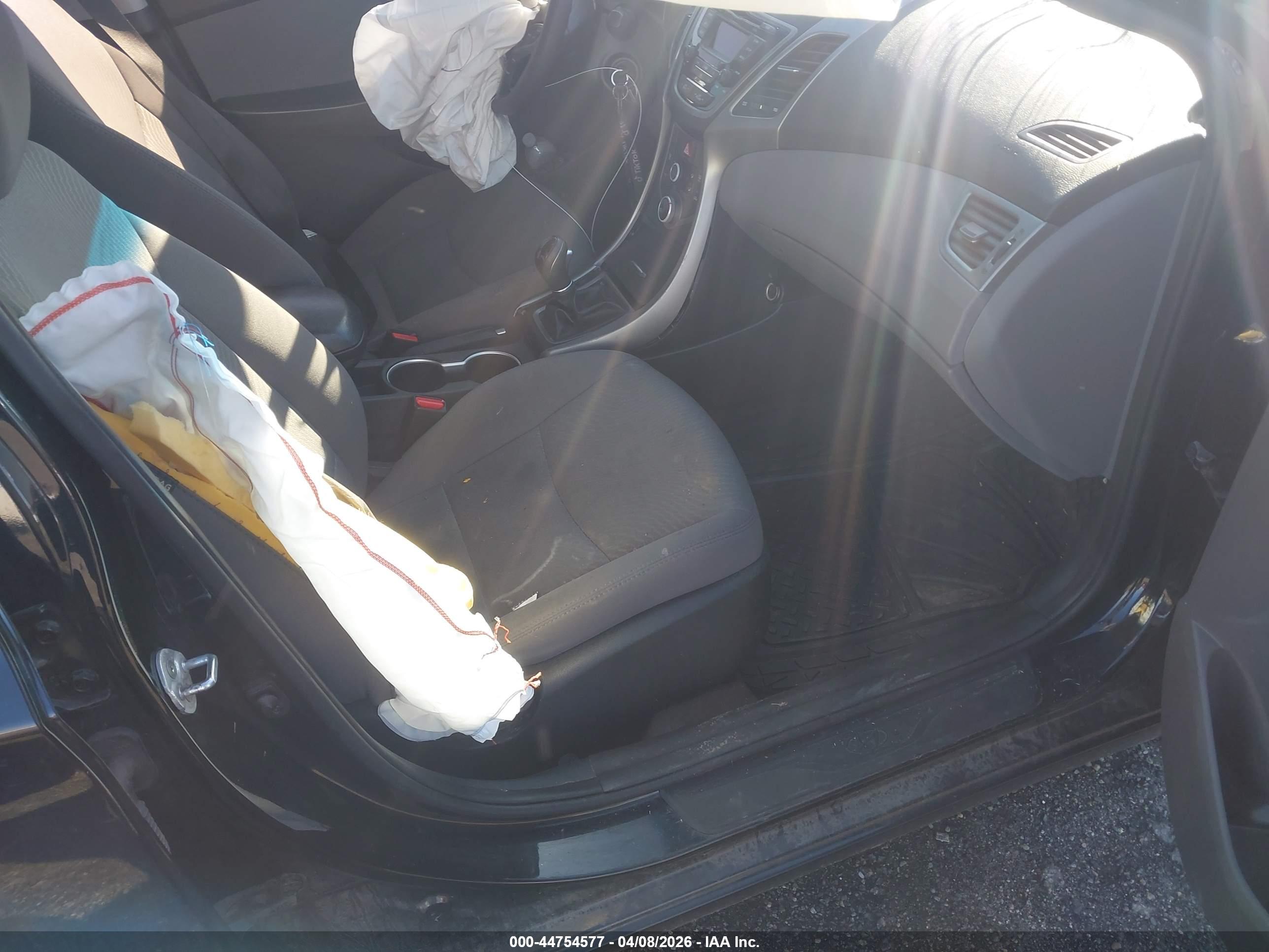 HYUNDAI ELANTRA image 5