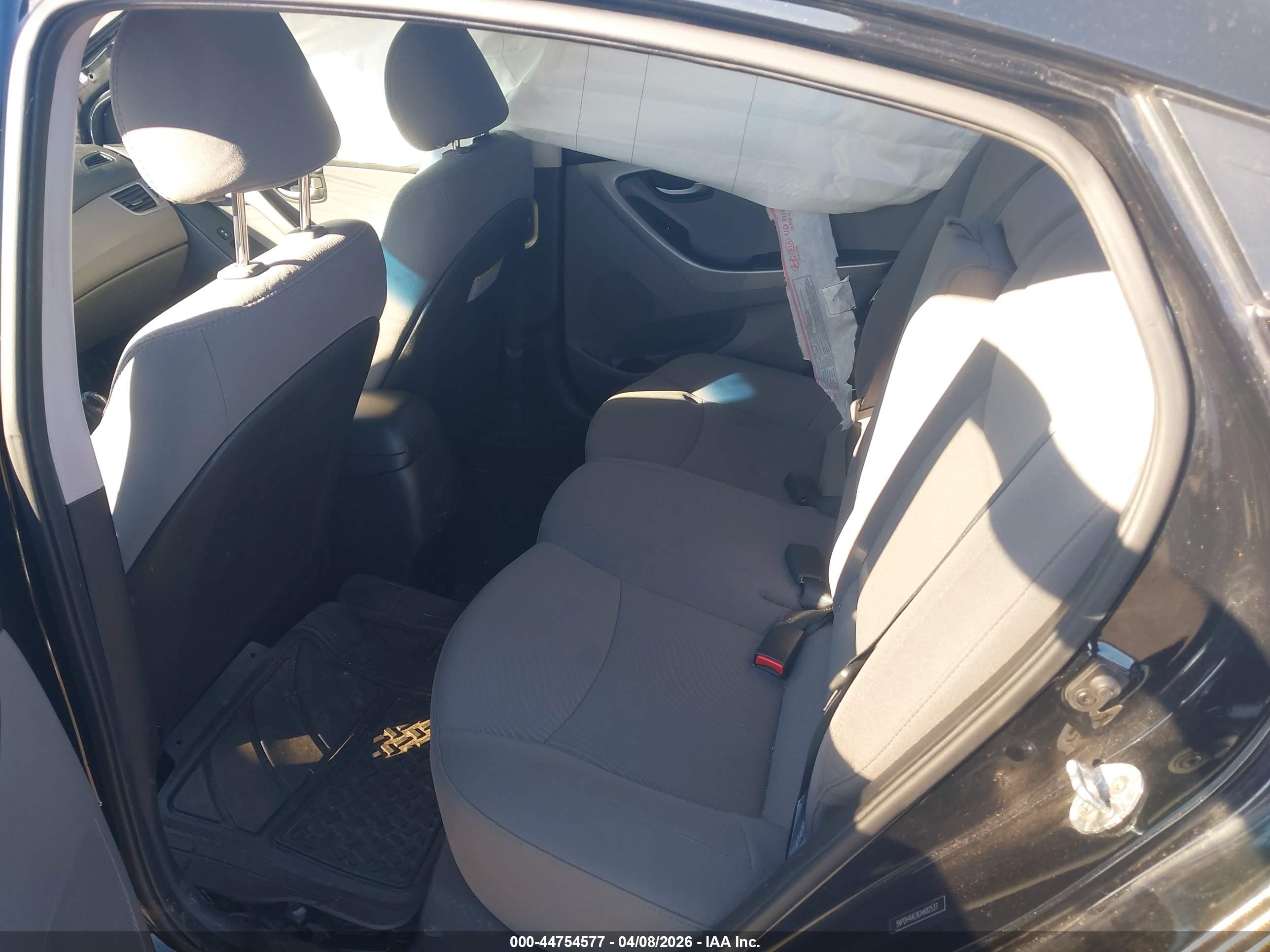 HYUNDAI ELANTRA image 8