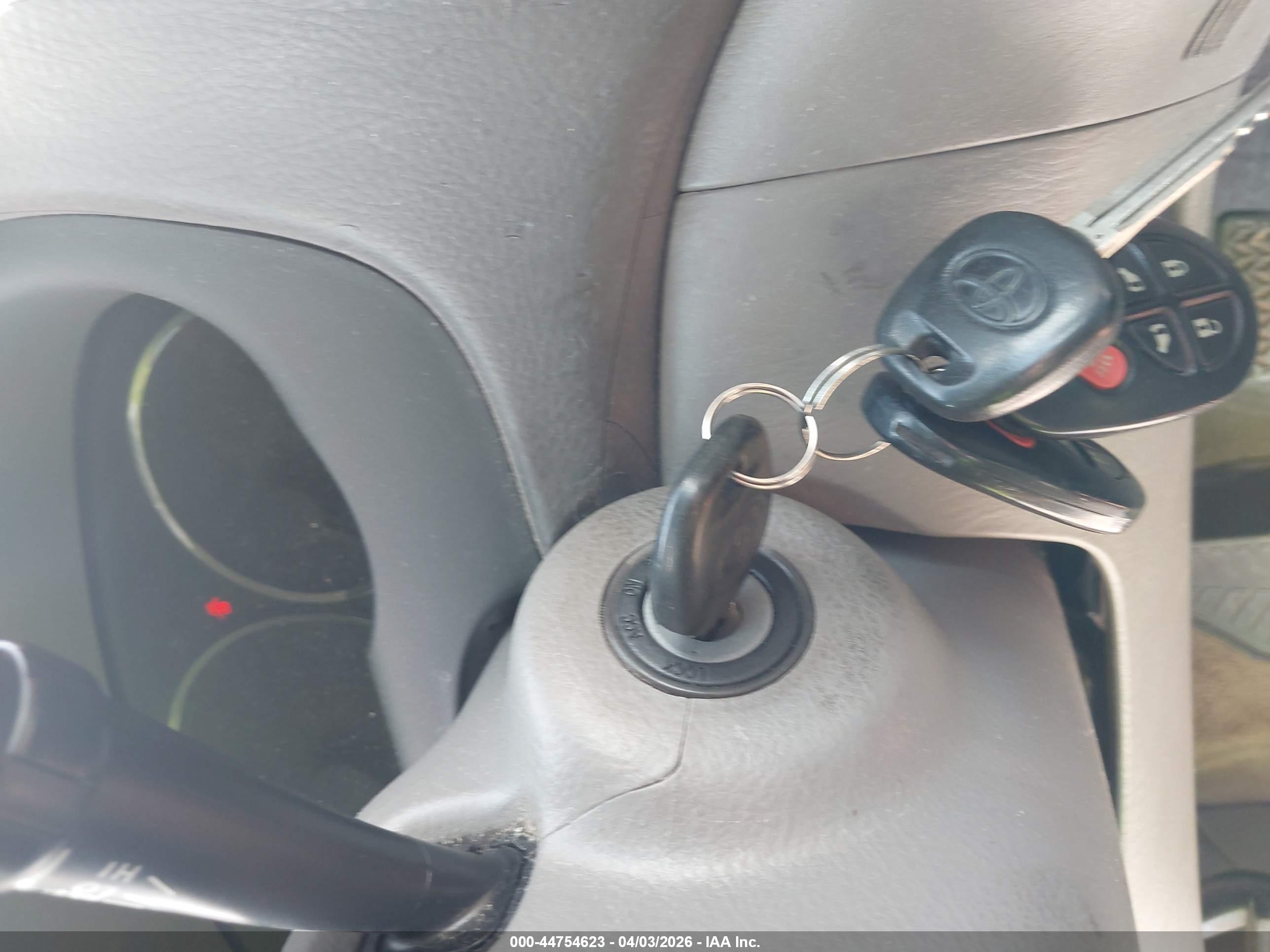 TOYOTA SIENNA image 11