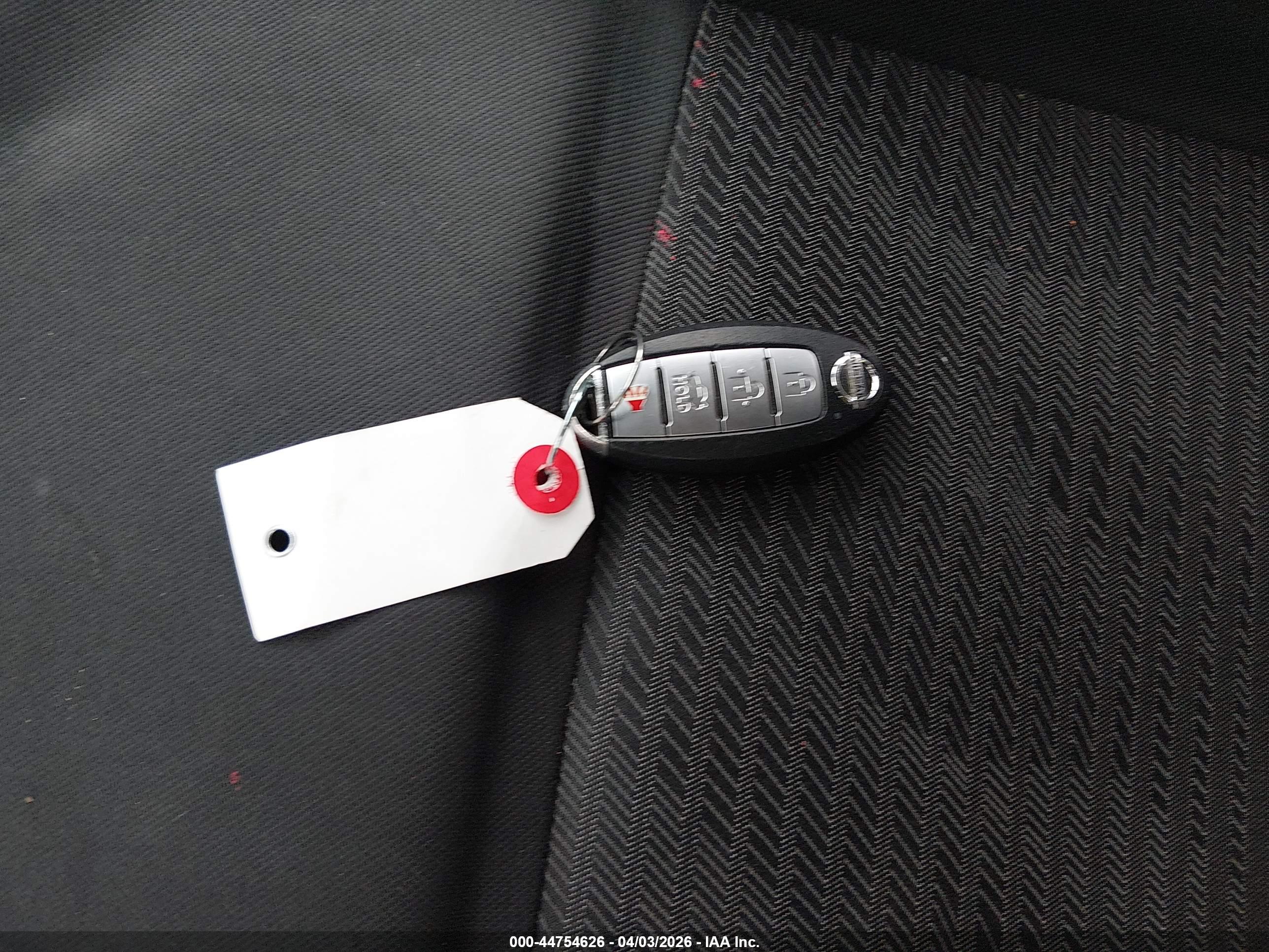 NISSAN VERSA image 11