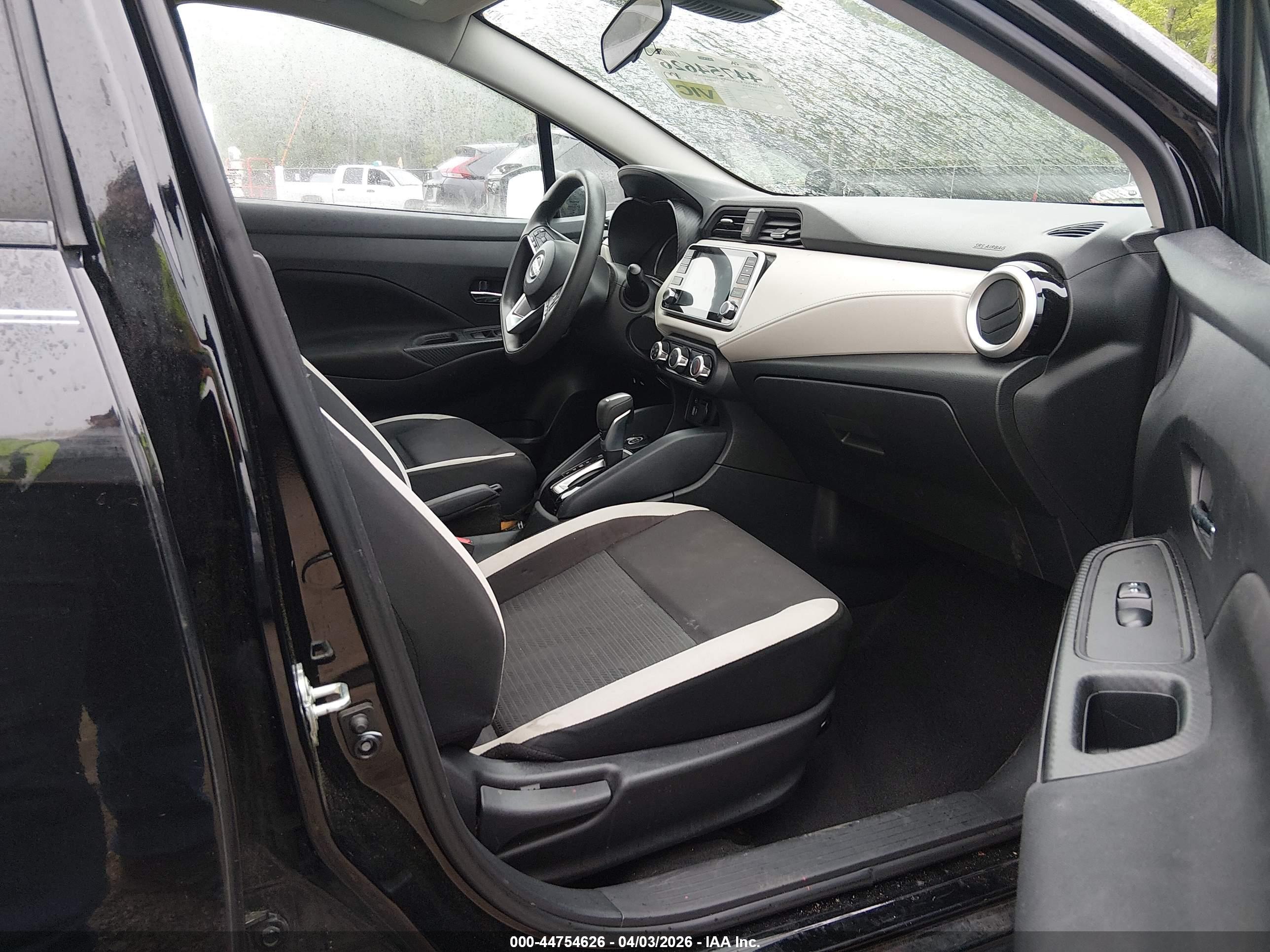 NISSAN VERSA image 5