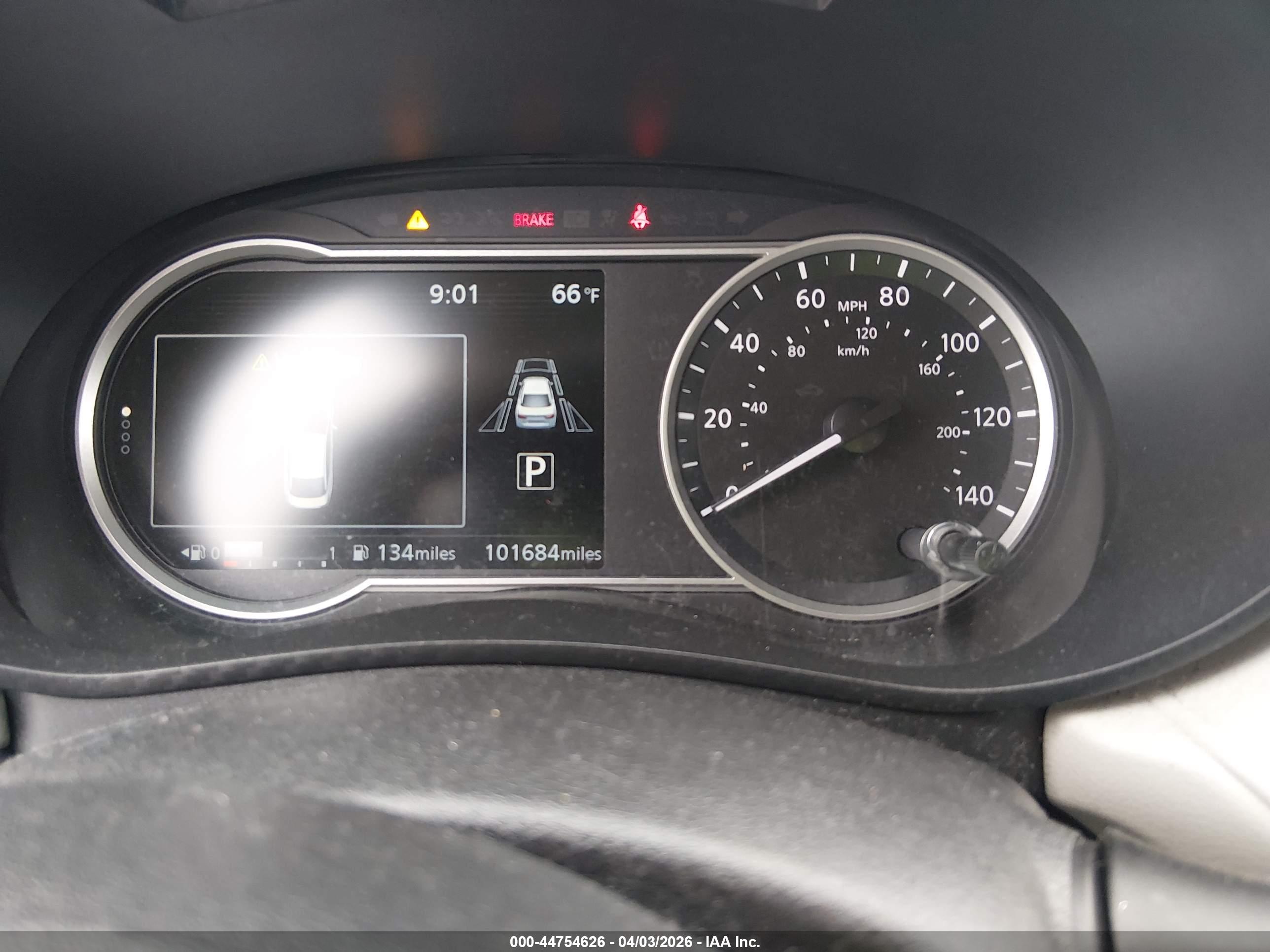 NISSAN VERSA image 7