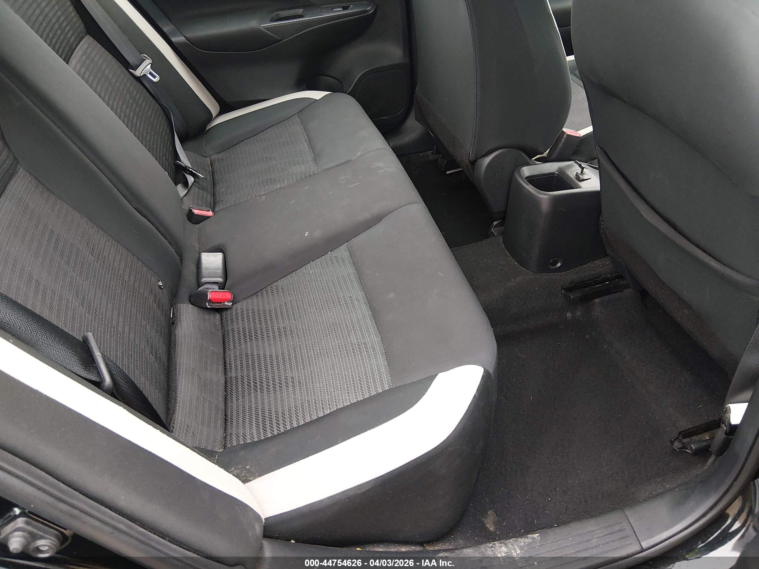 NISSAN VERSA image 8