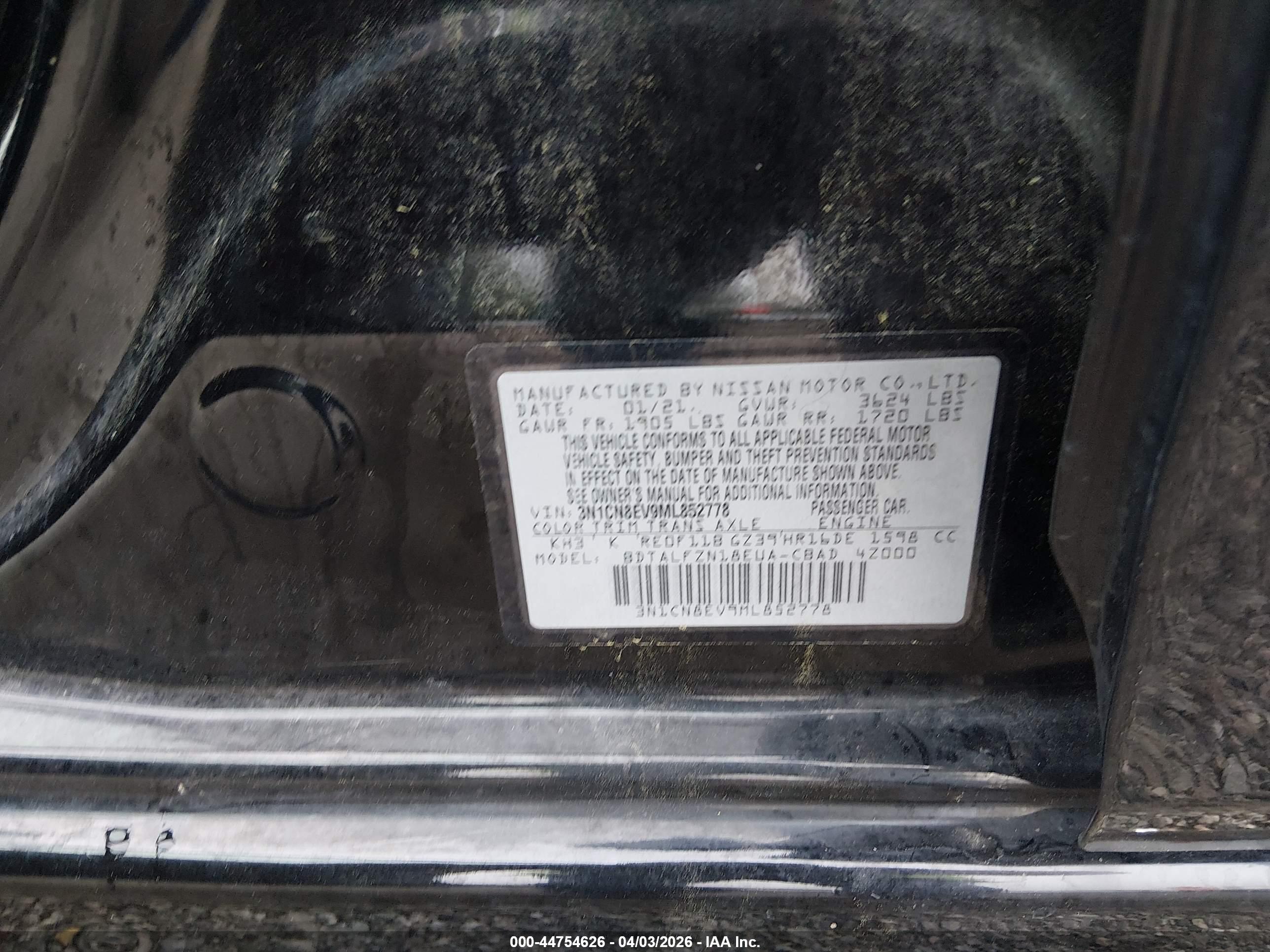NISSAN VERSA image 9