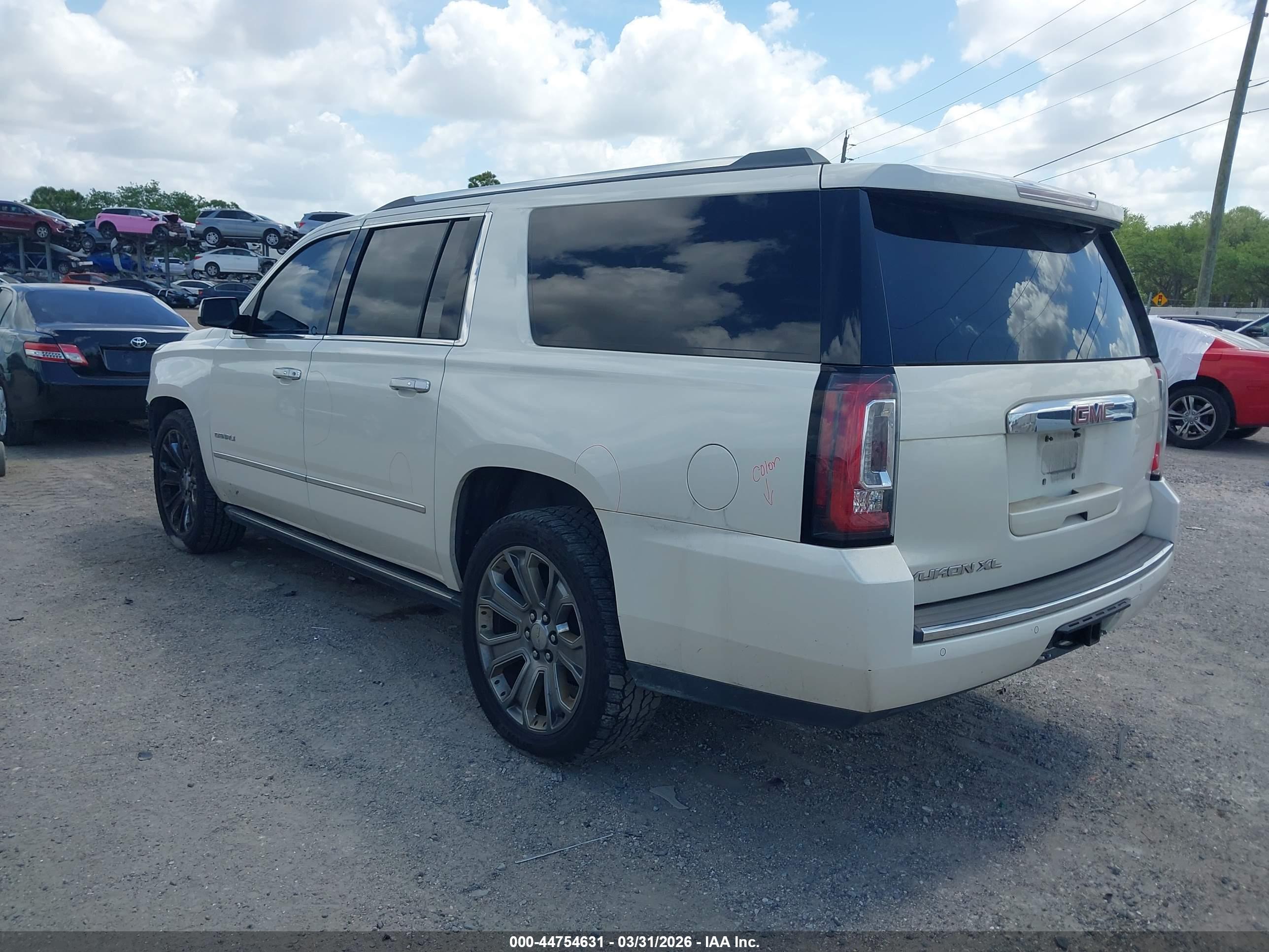 GMC YUKON image 3