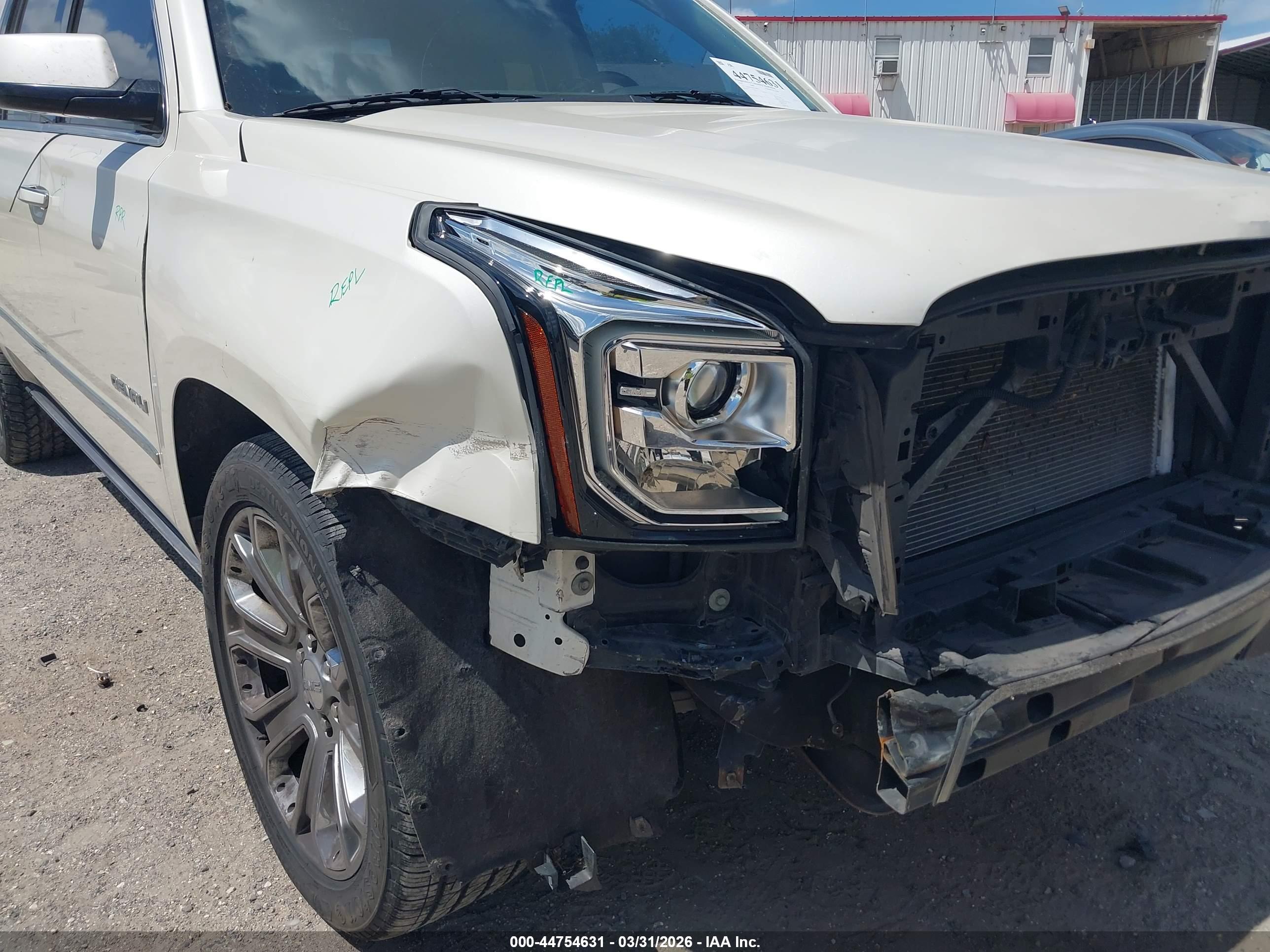 GMC YUKON image 6