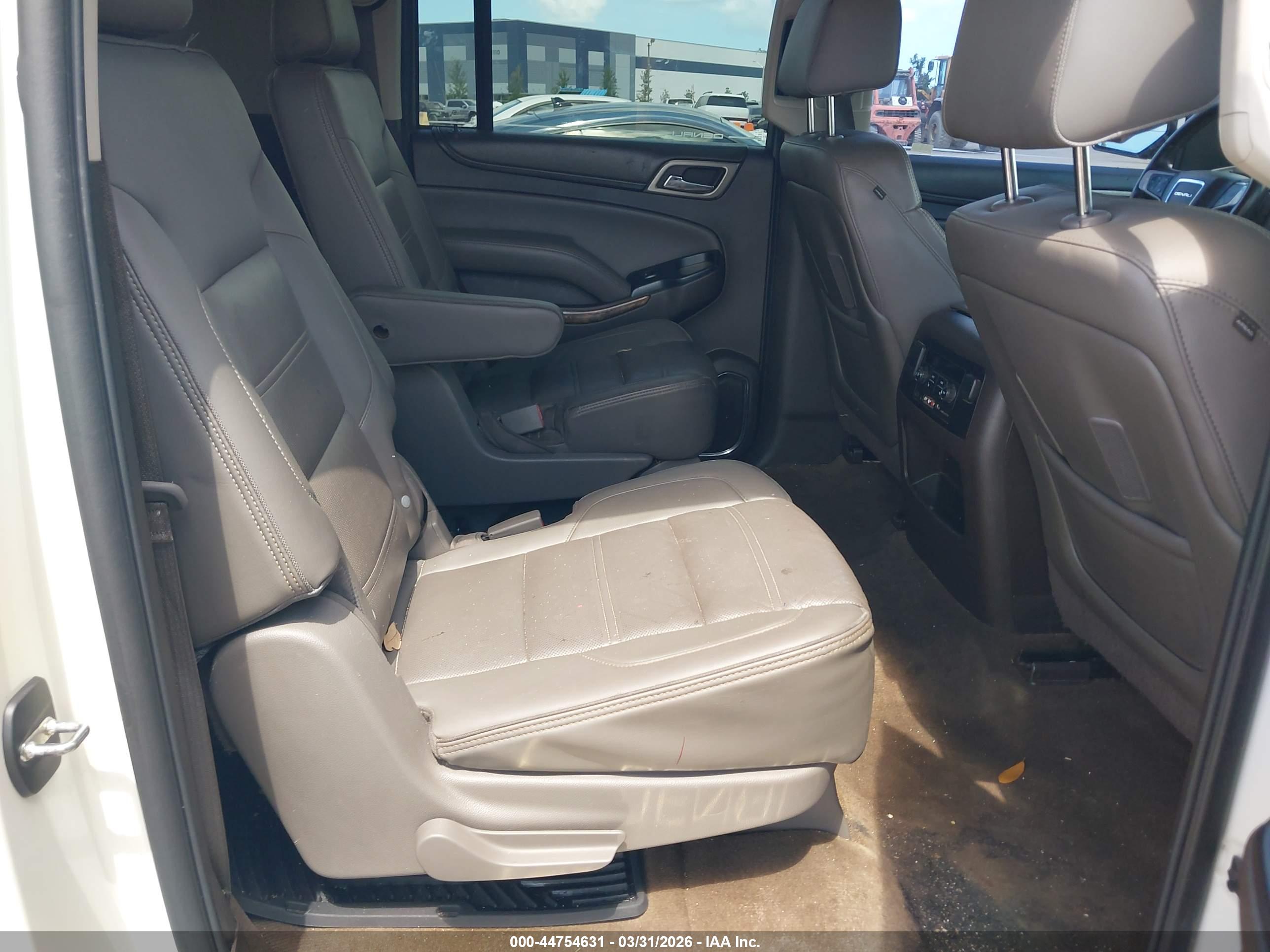 GMC YUKON image 8