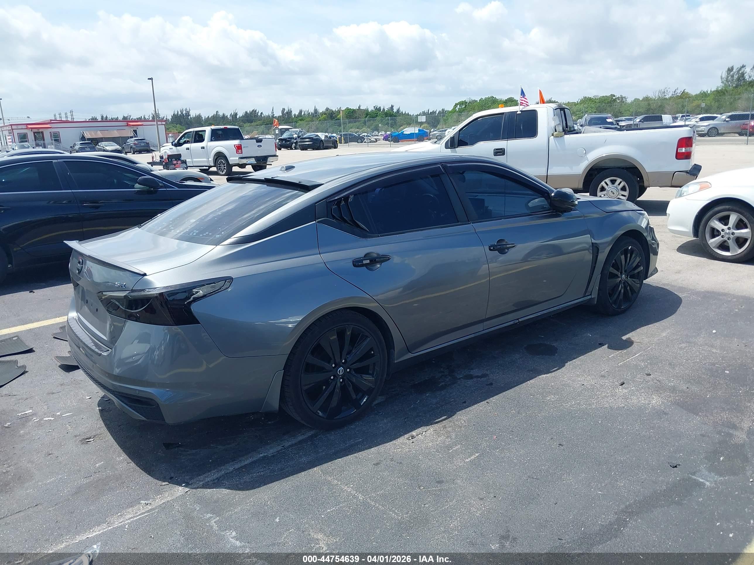 NISSAN ALTIMA image 4