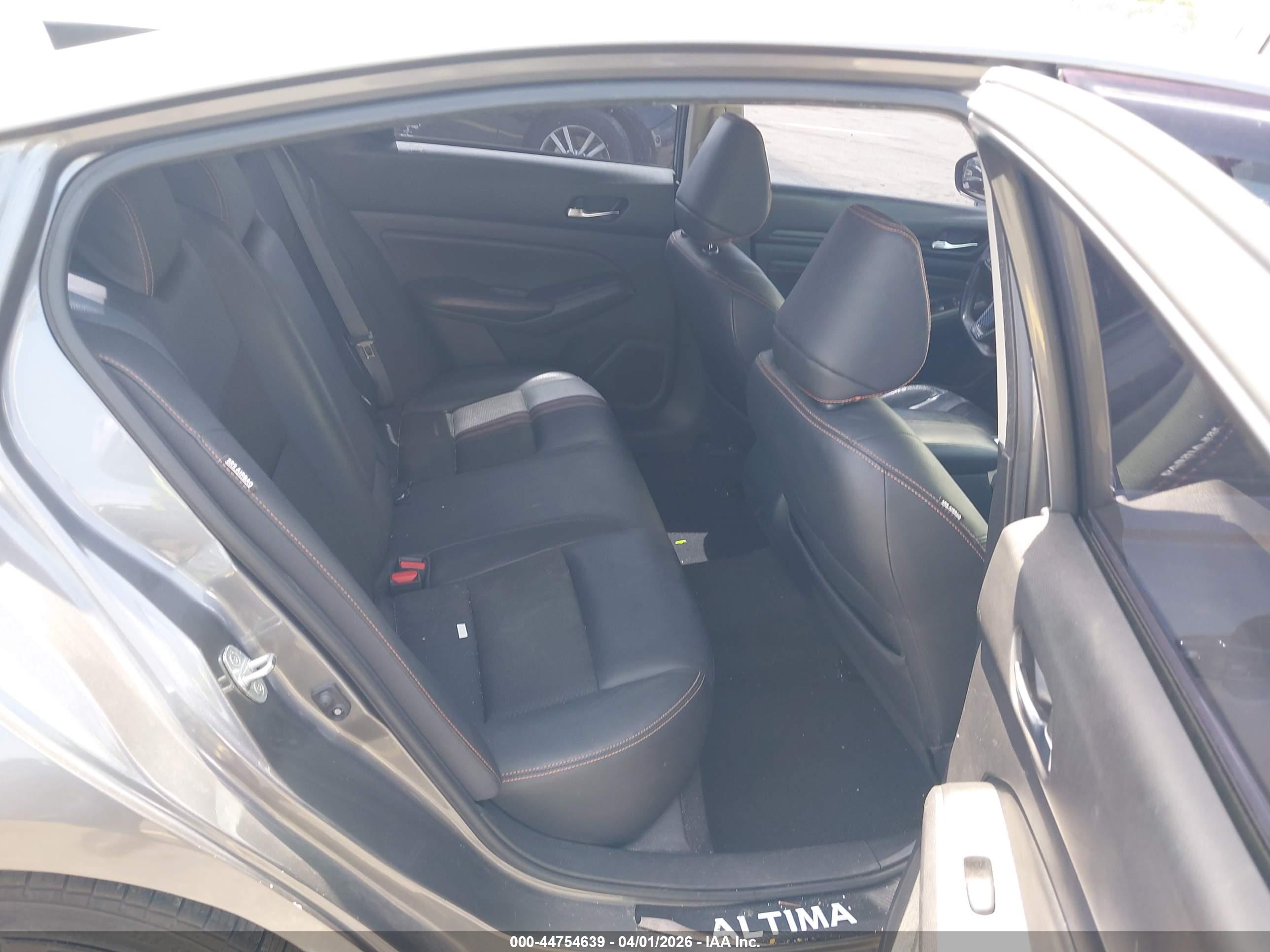 NISSAN ALTIMA image 8