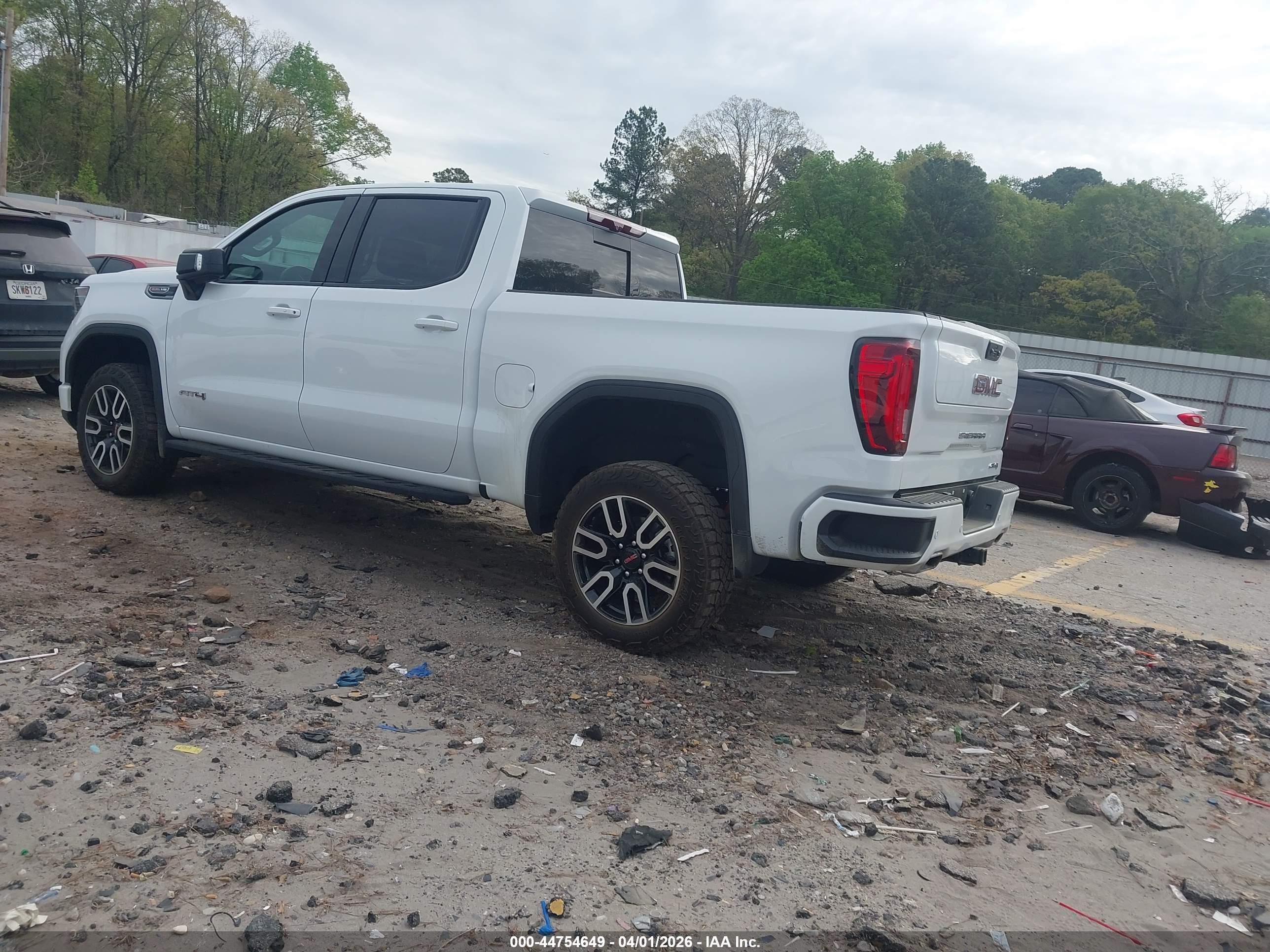 GMC SIERRA image 3