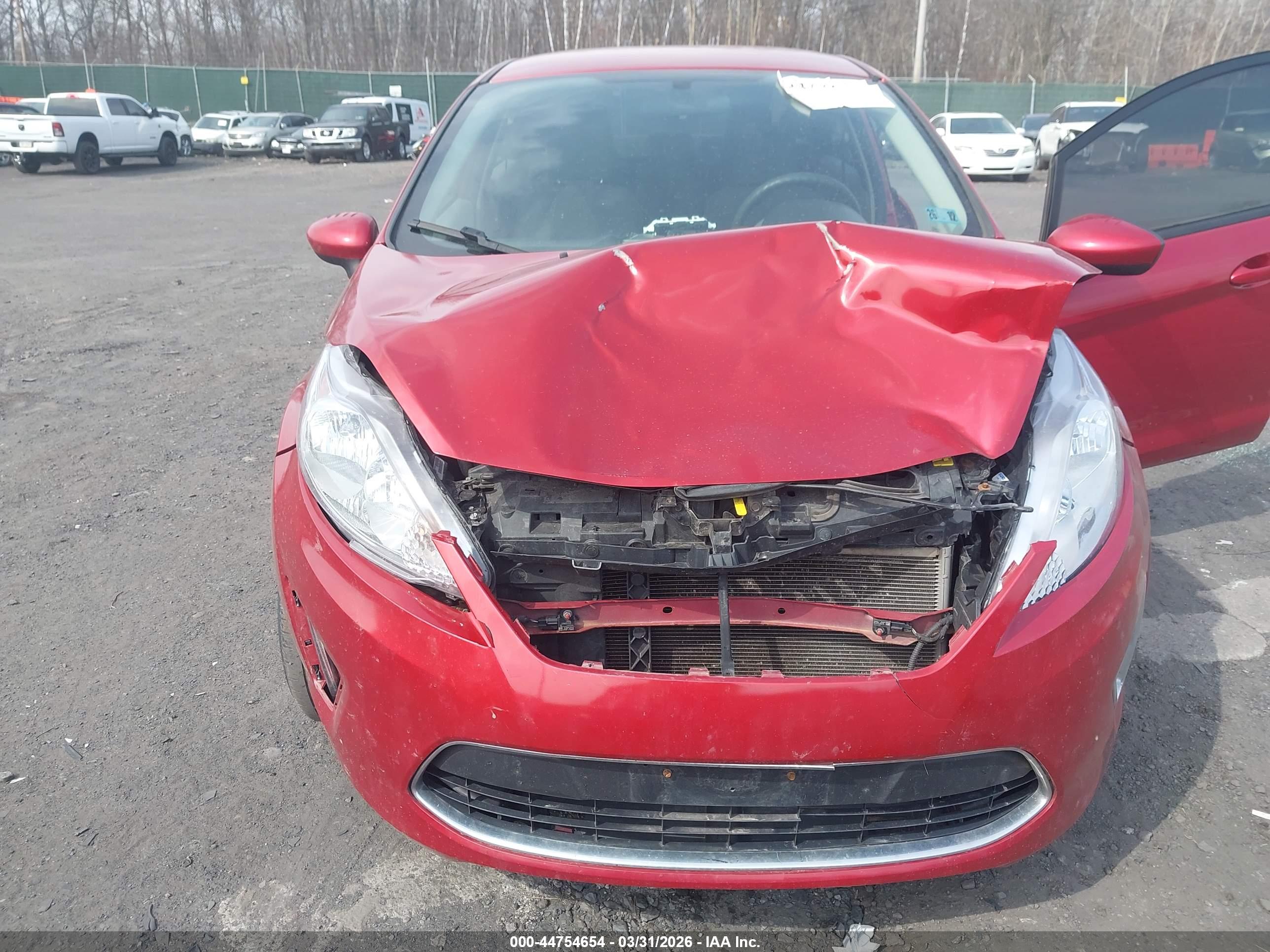 FORD FIESTA image 6