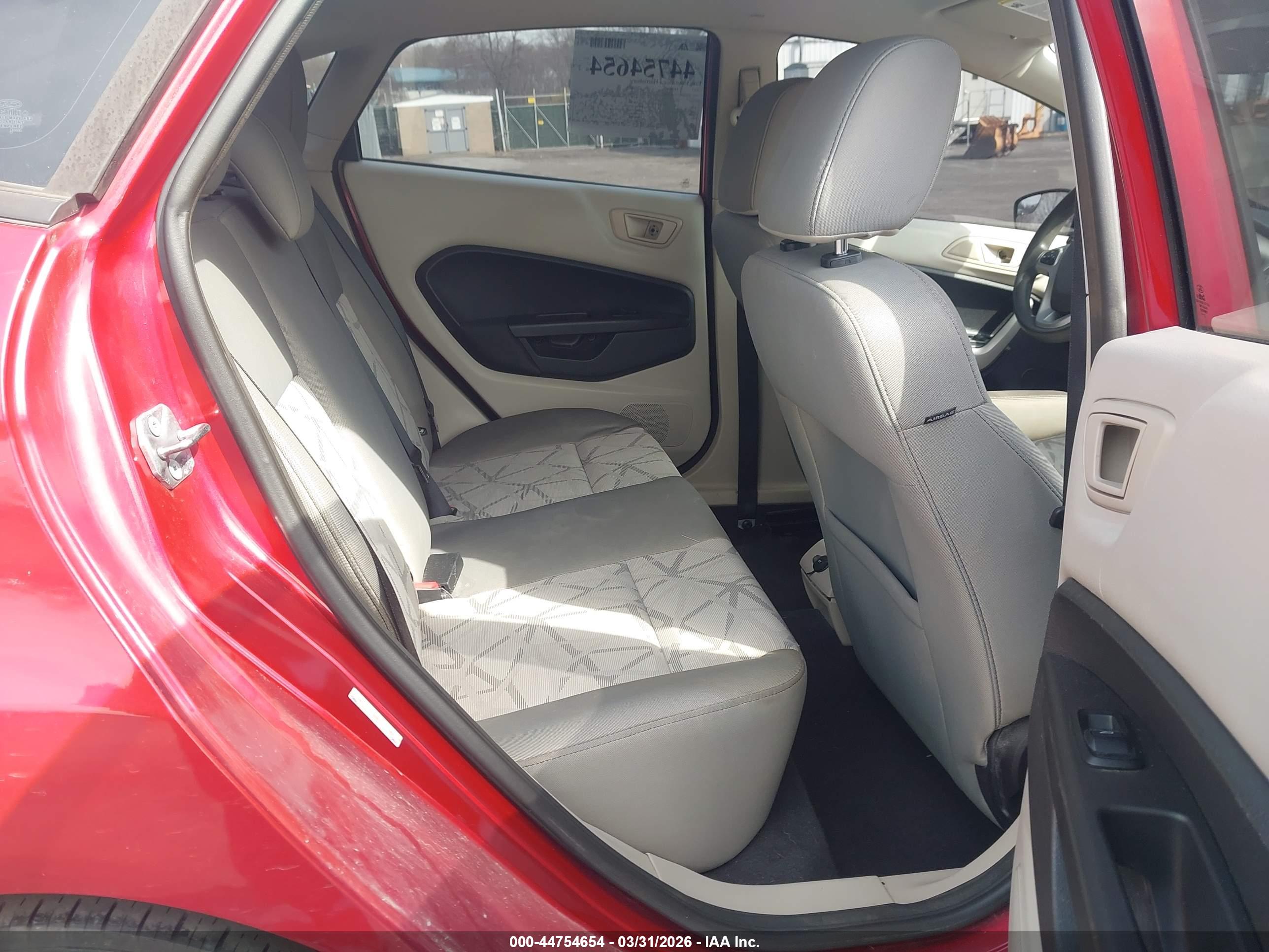 FORD FIESTA image 8