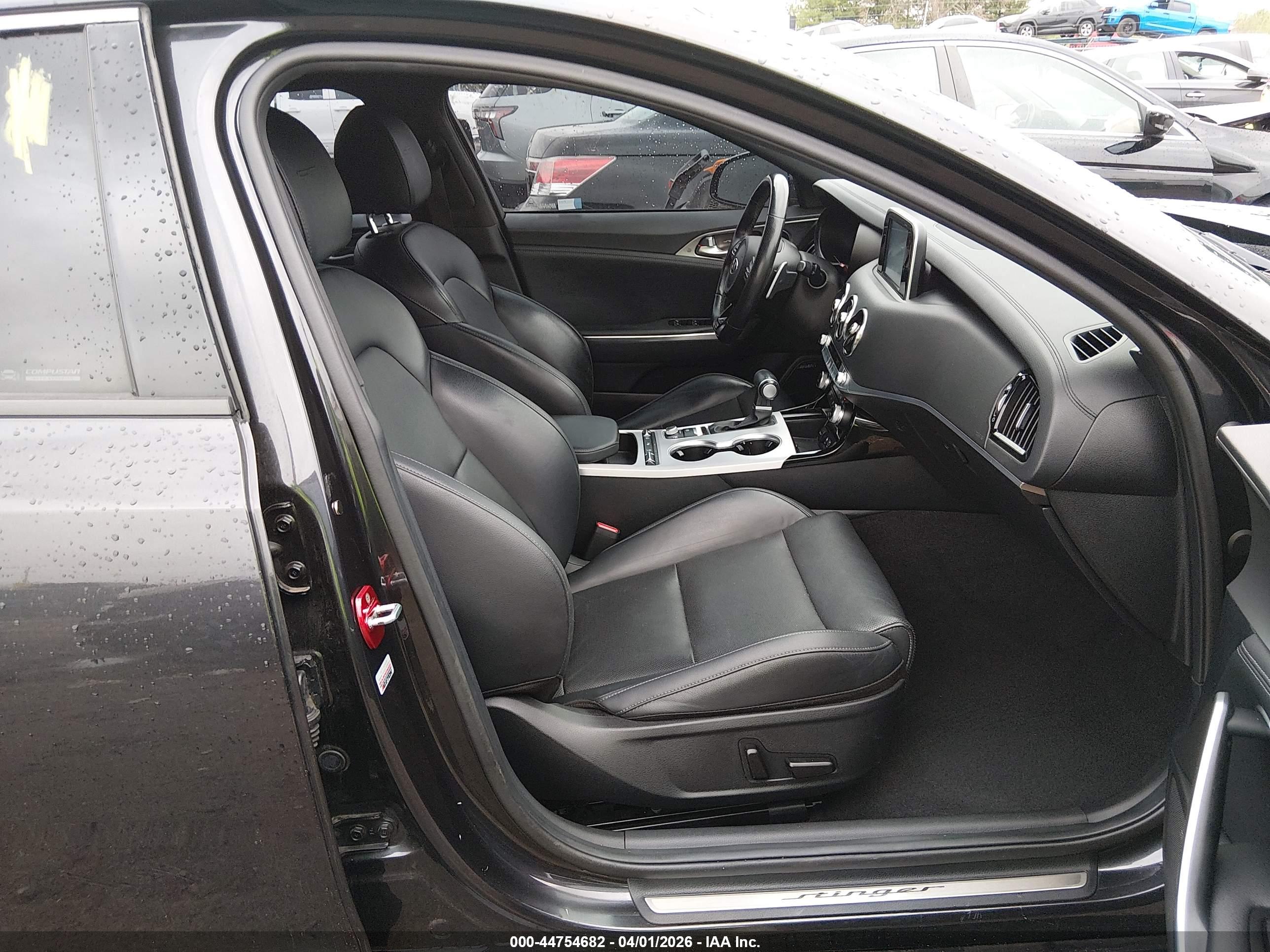 KIA STINGER image 5