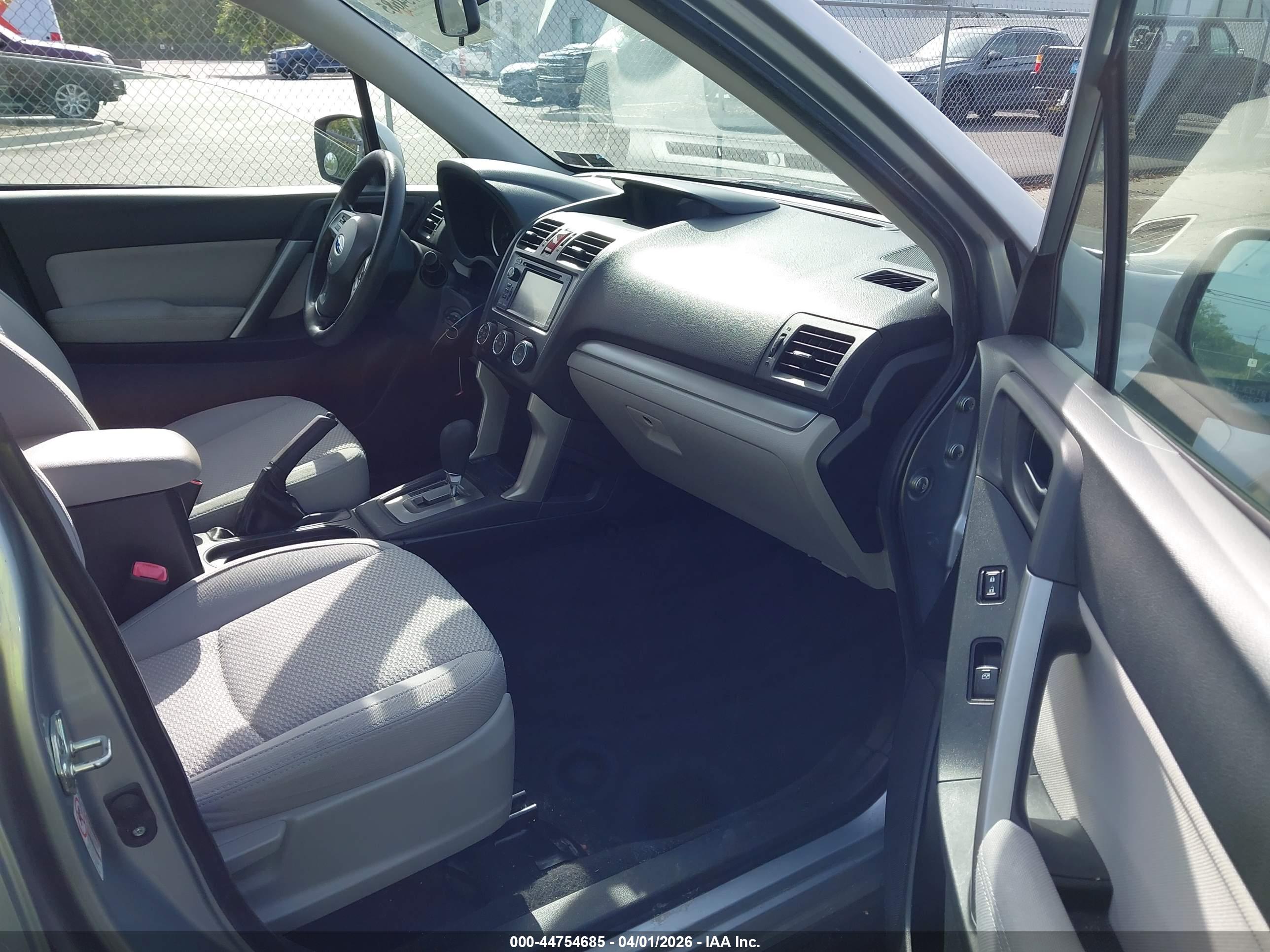 SUBARU FORESTER image 5