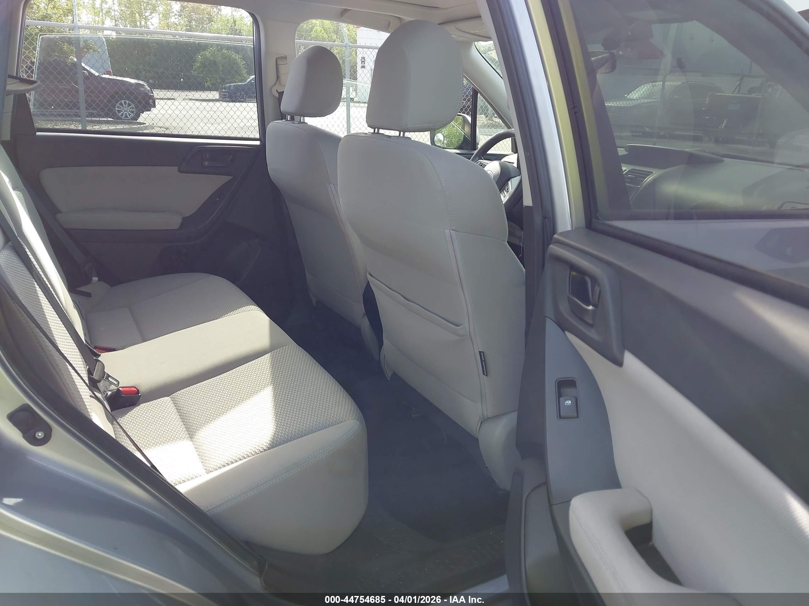 SUBARU FORESTER image 8