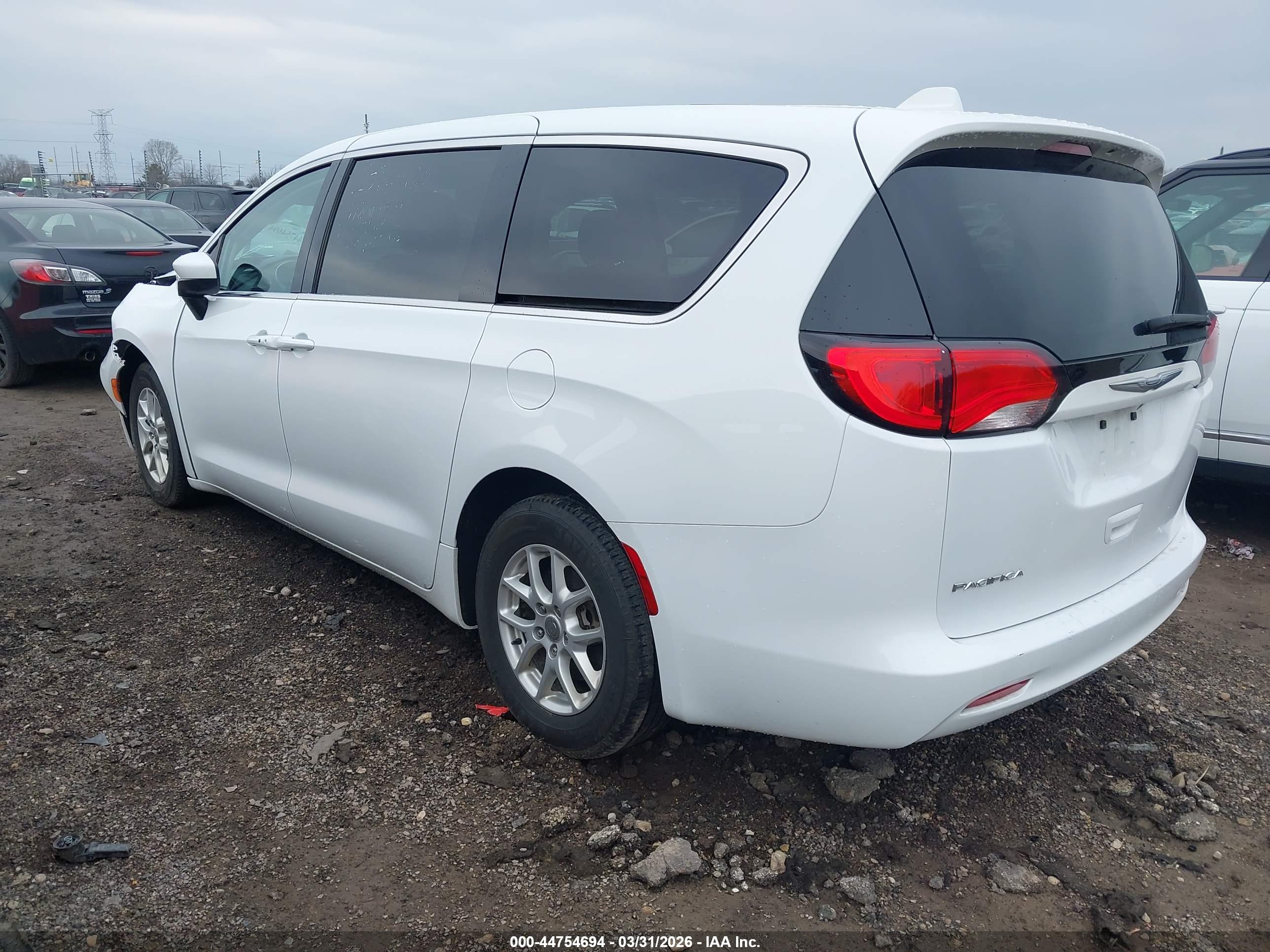 CHRYSLER PACIFICA image 3
