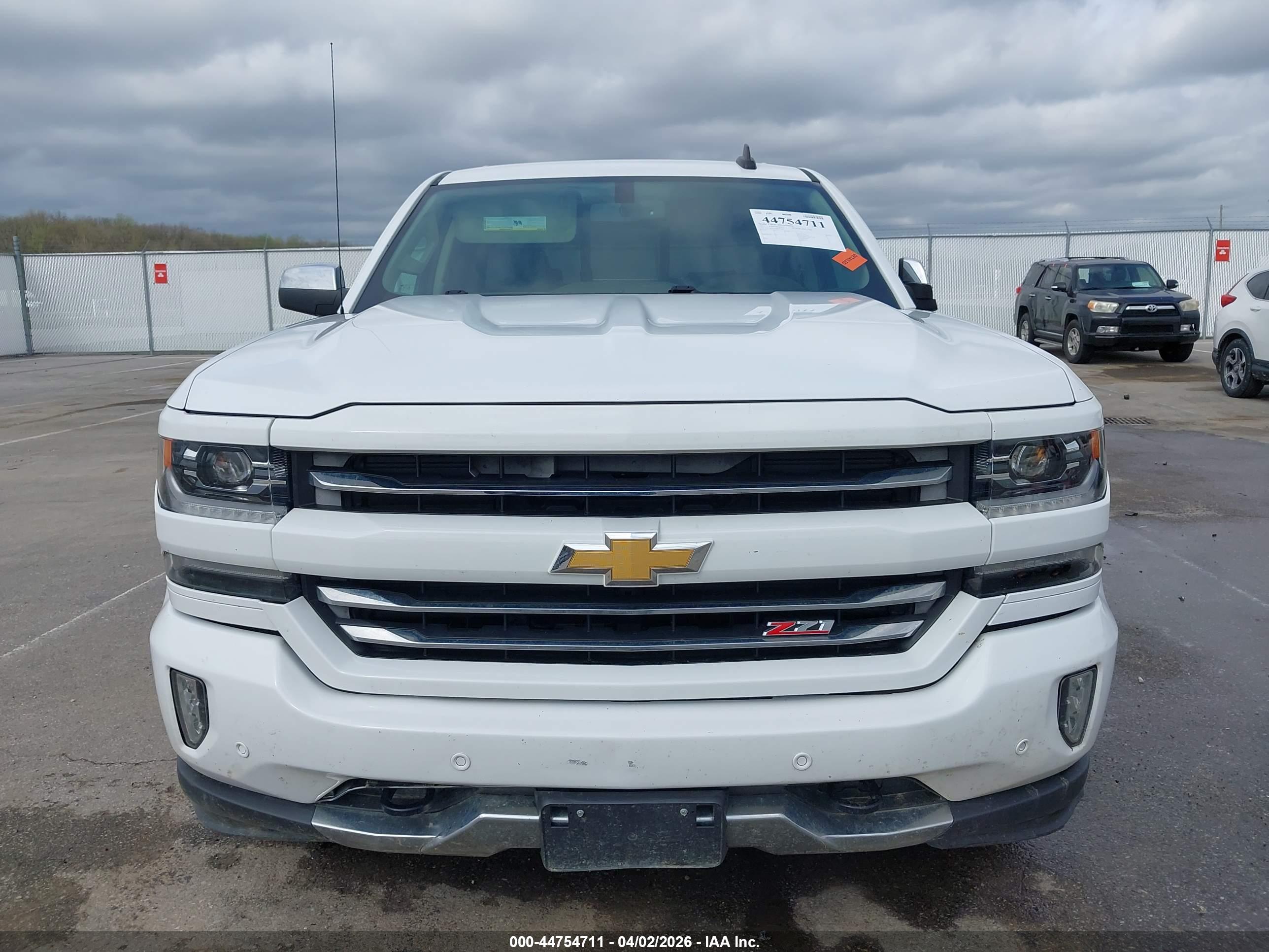 CHEVROLET SILVERADO image 6