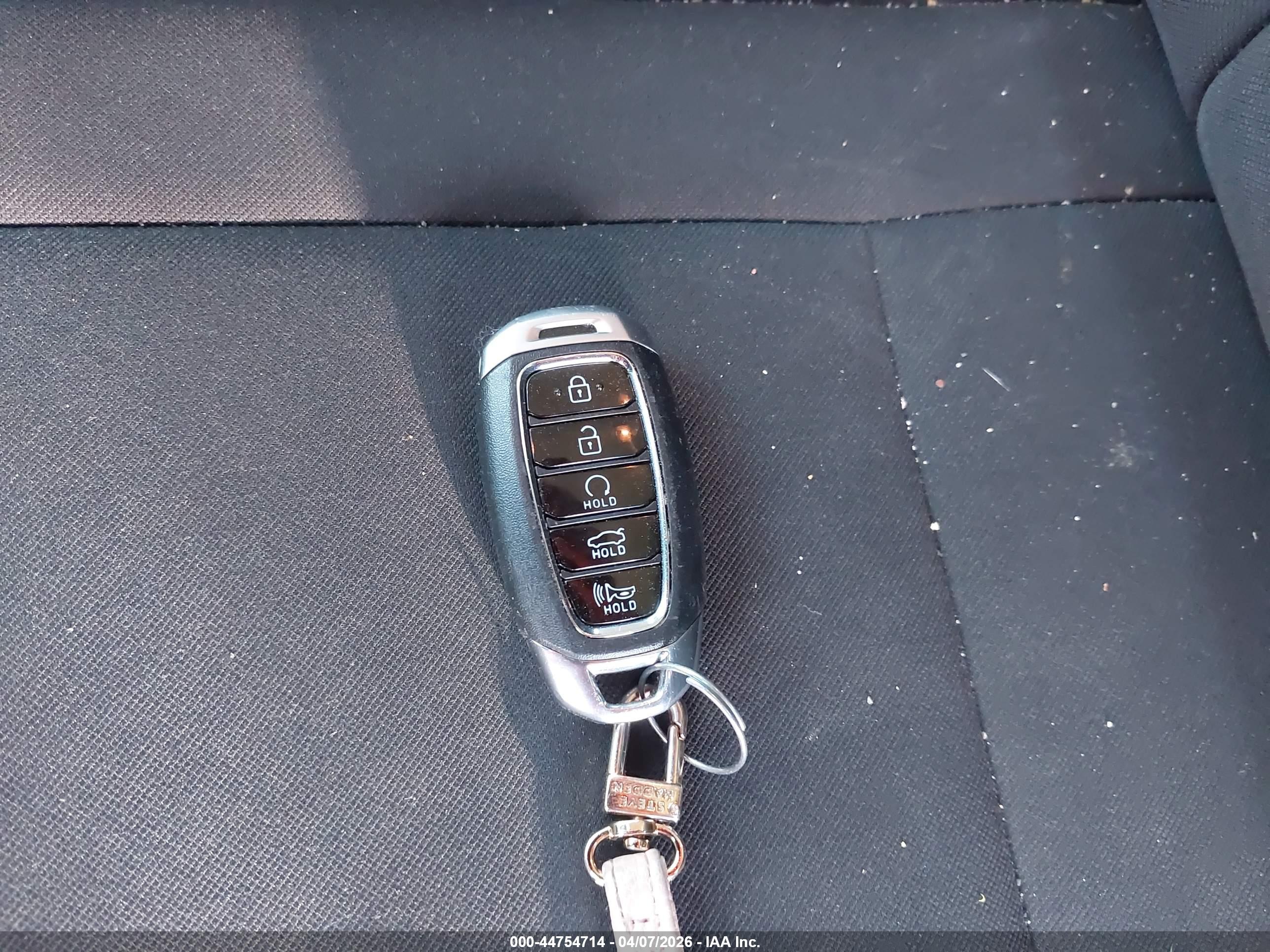 HYUNDAI ELANTRA image 11