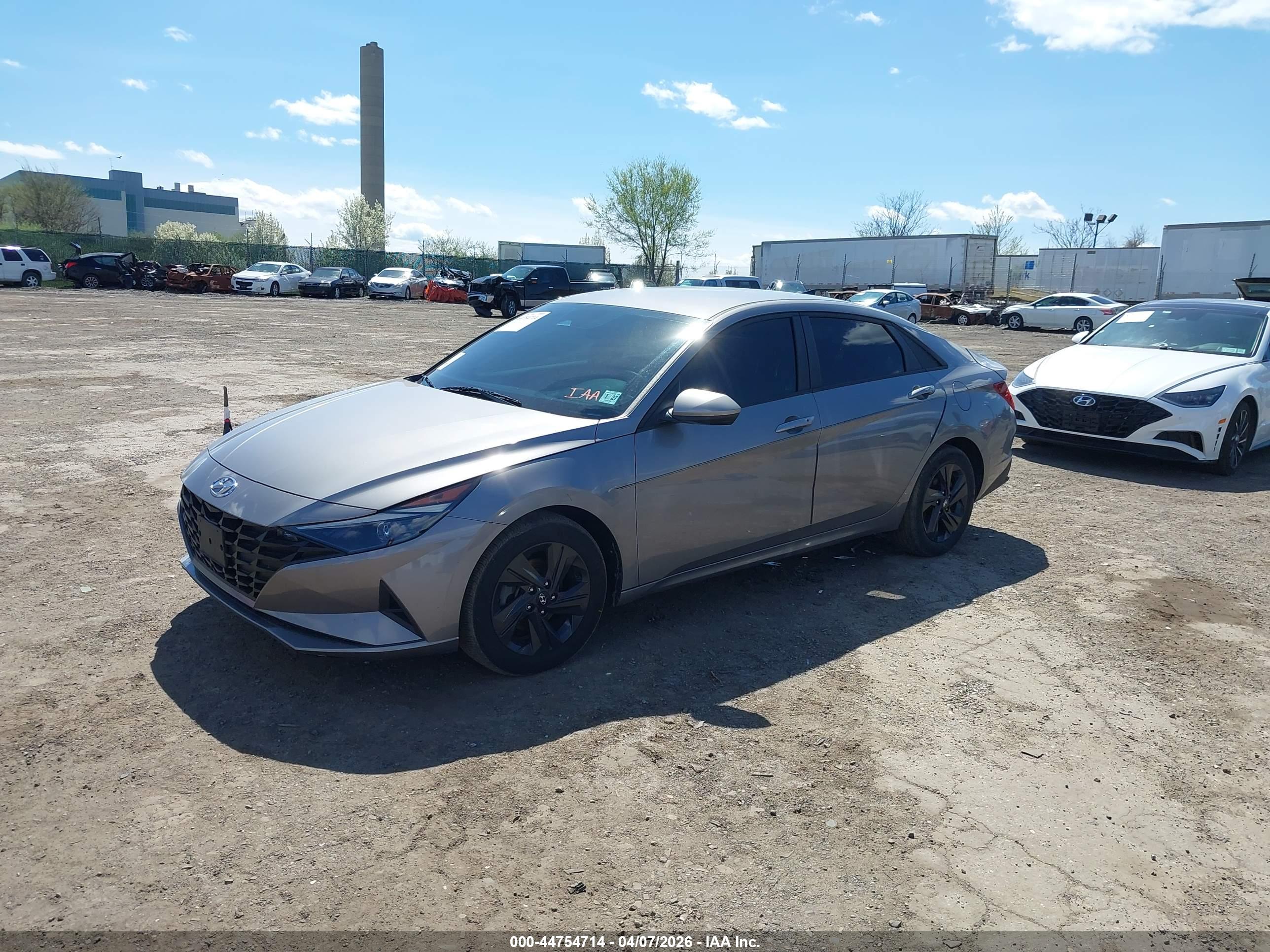 HYUNDAI ELANTRA image 2