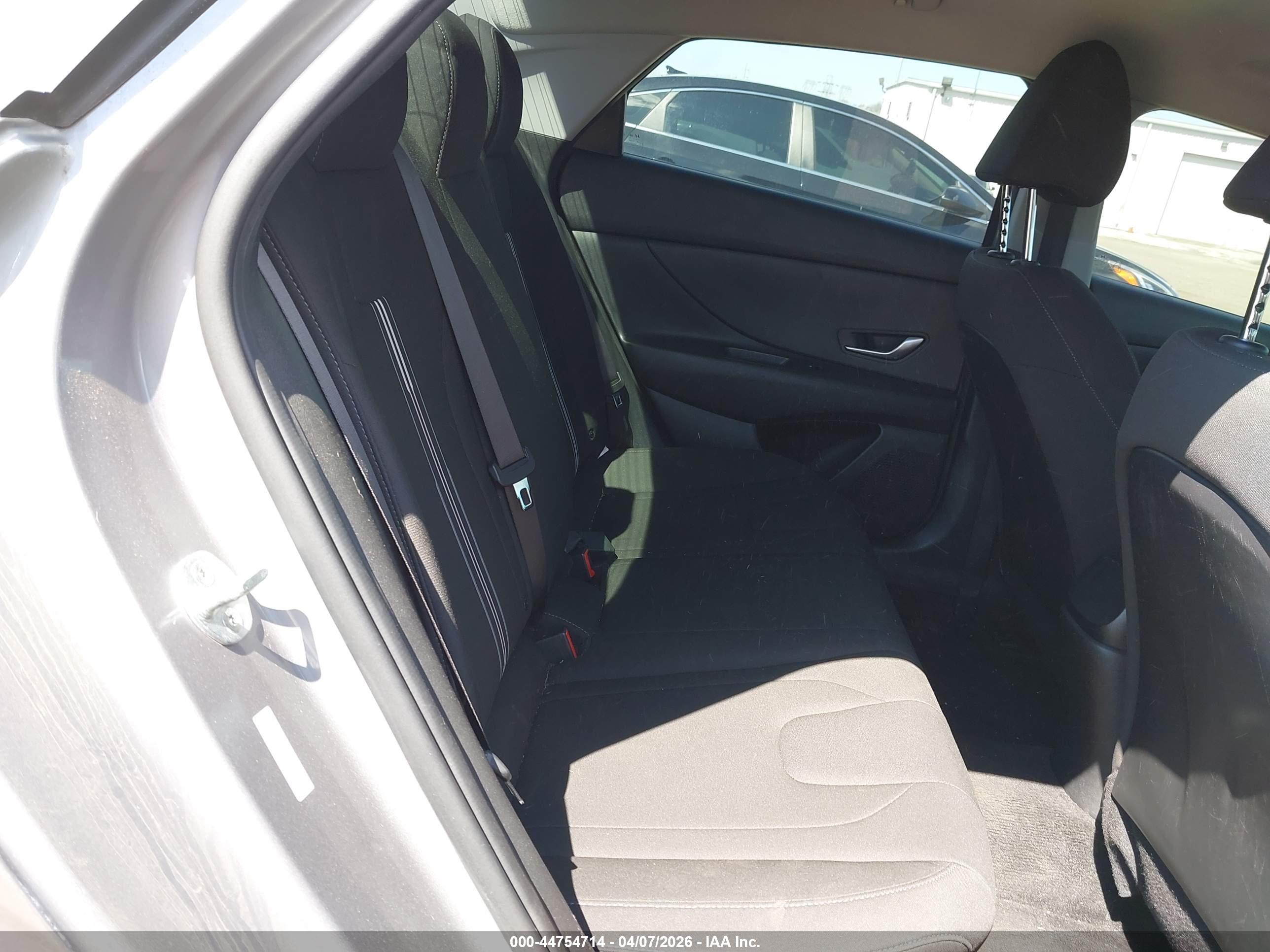 HYUNDAI ELANTRA image 8