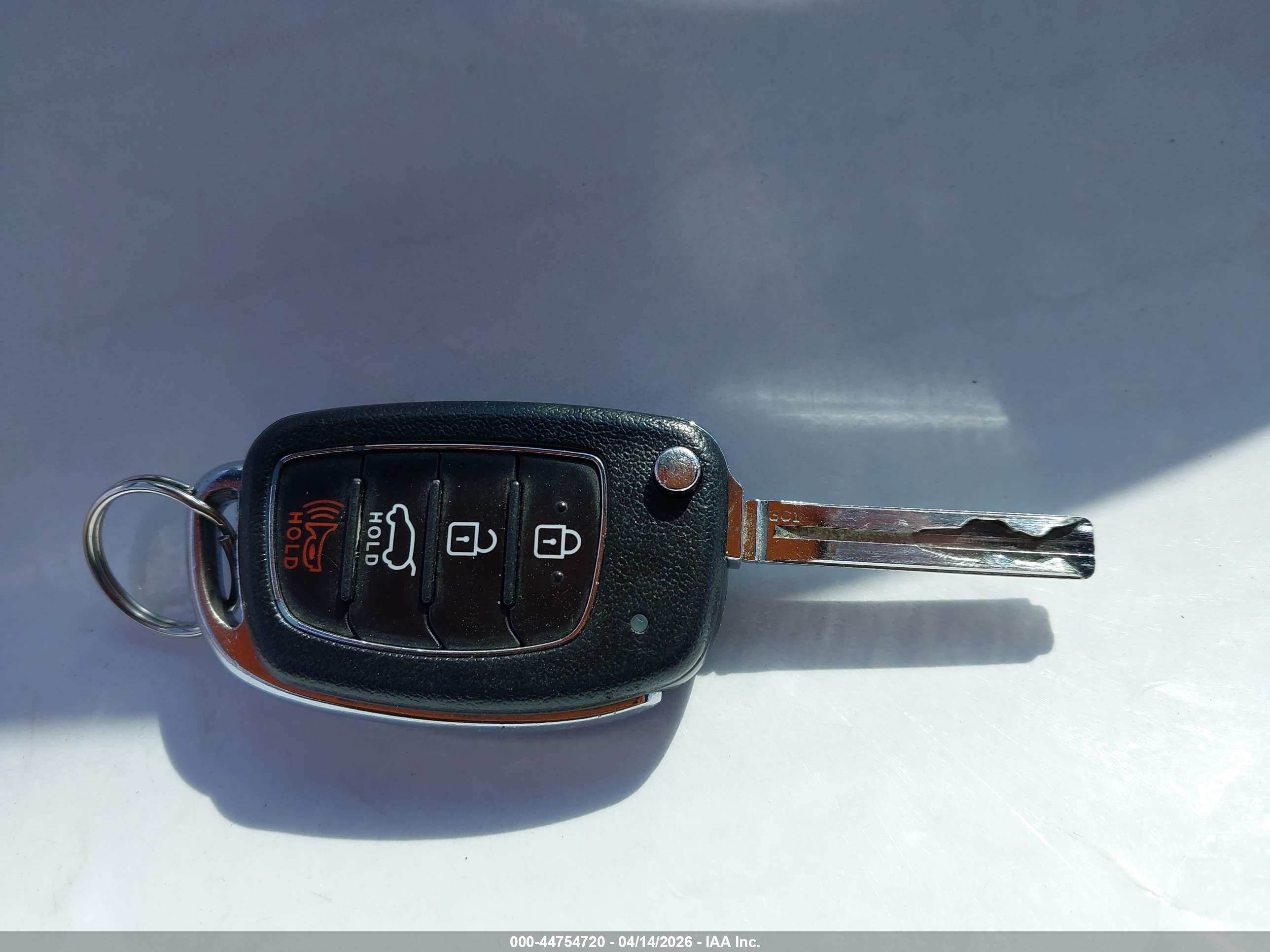 HYUNDAI TUCSON image 11