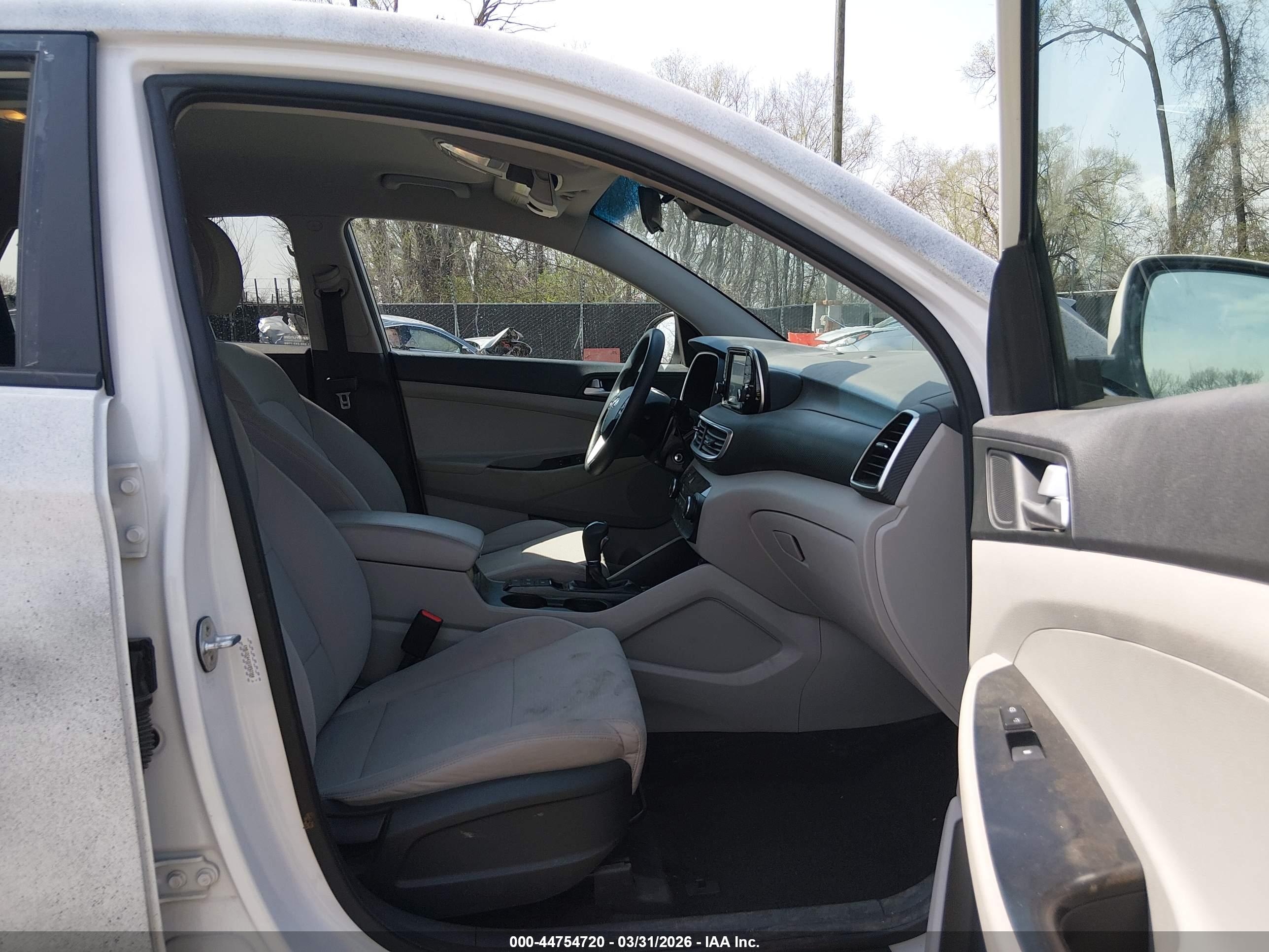 HYUNDAI TUCSON image 5