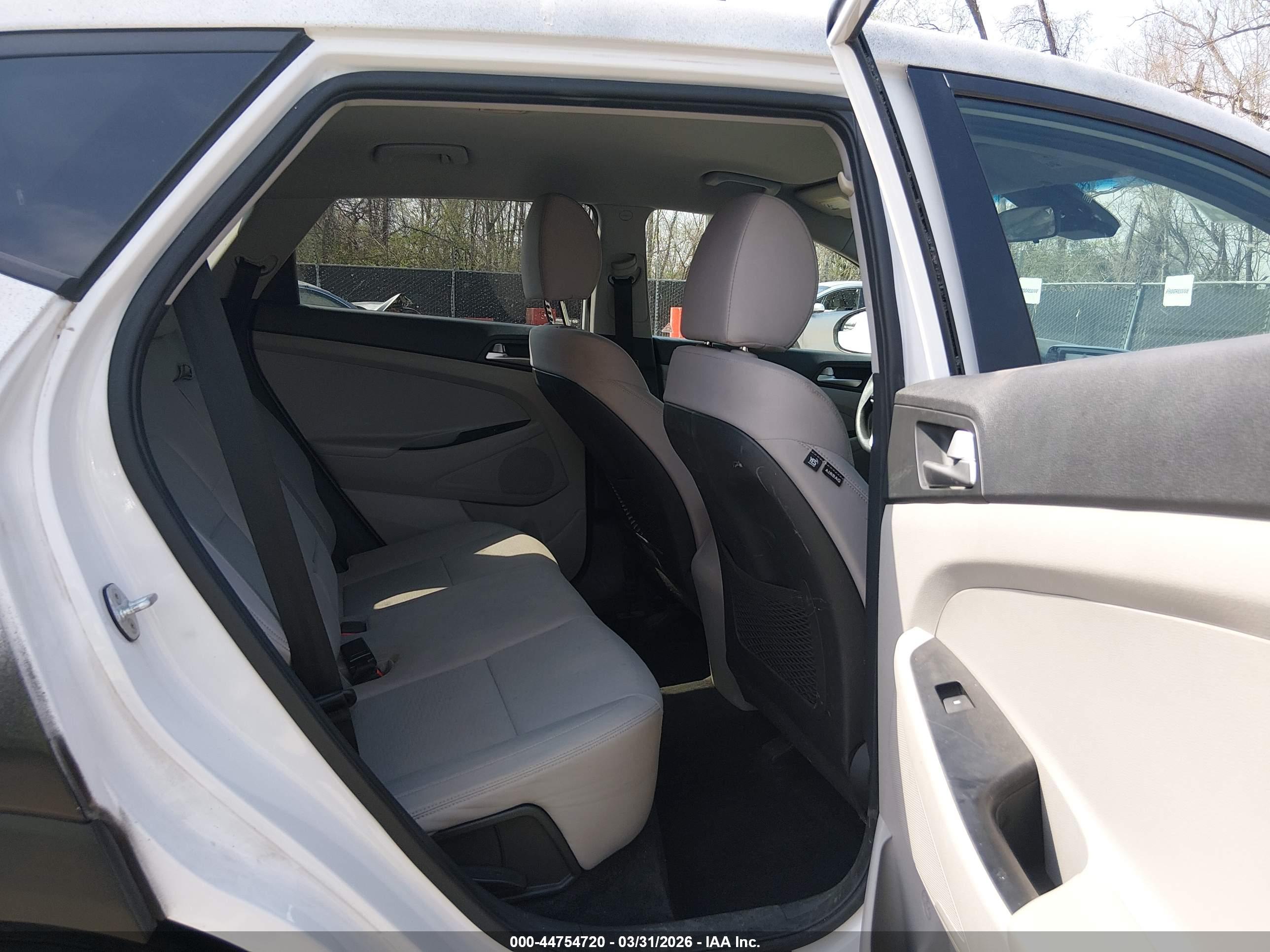 HYUNDAI TUCSON image 8