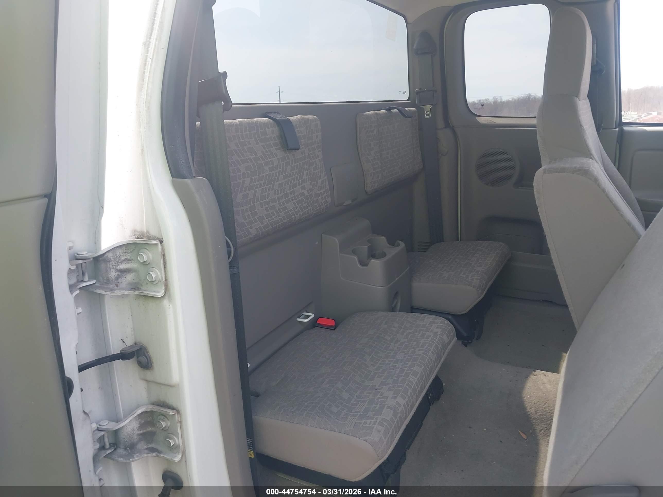 CHEVROLET COLORADO image 8