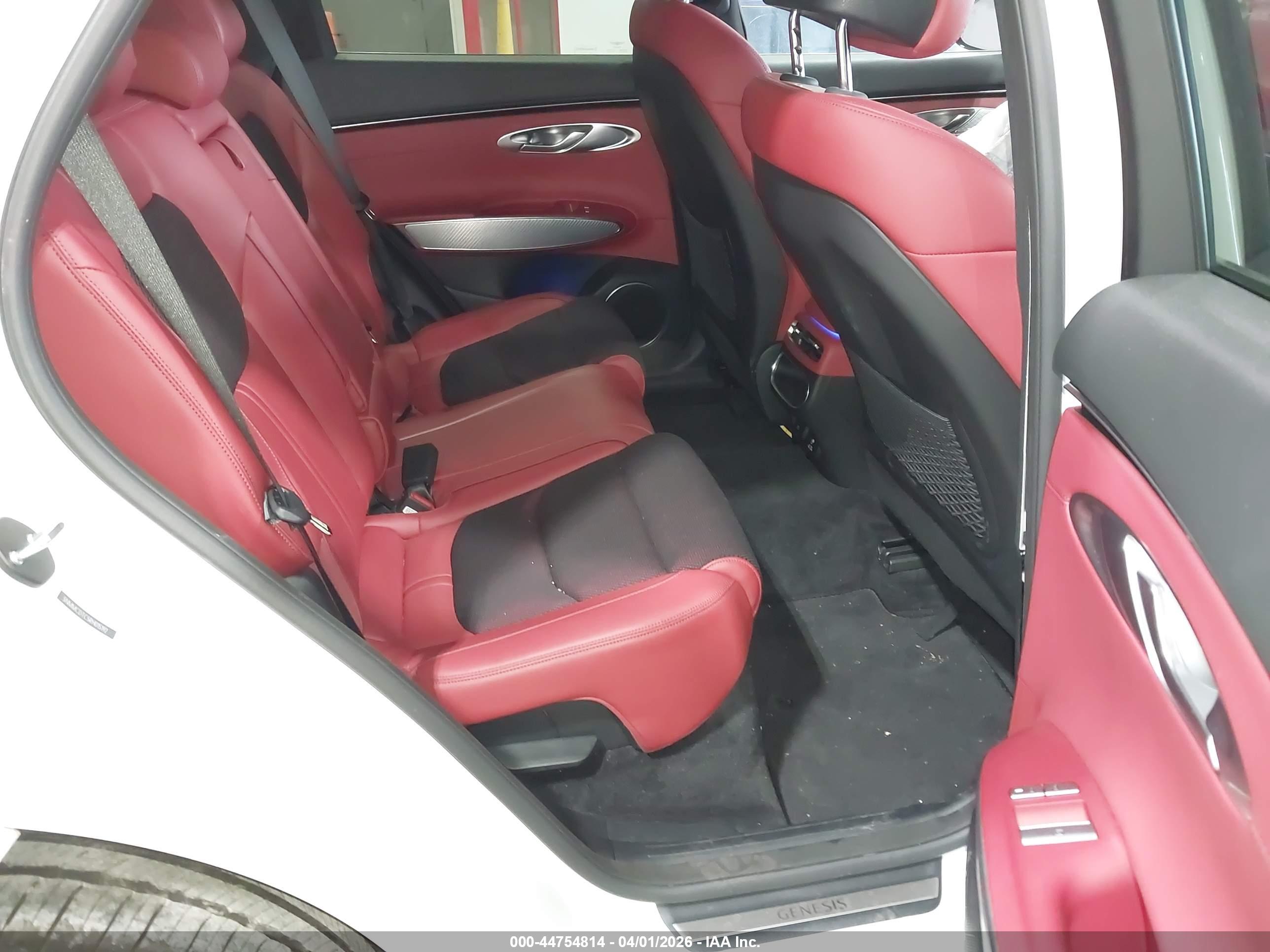 GENESIS GV70 image 8