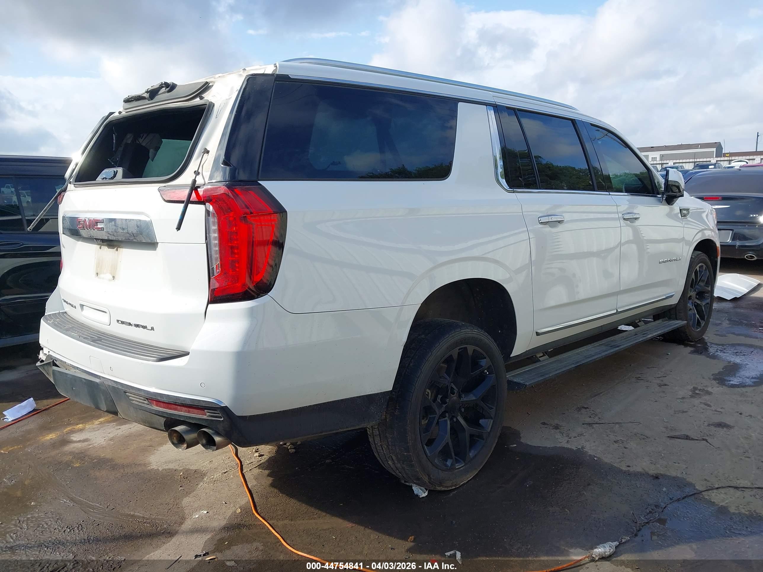 GMC YUKON image 4