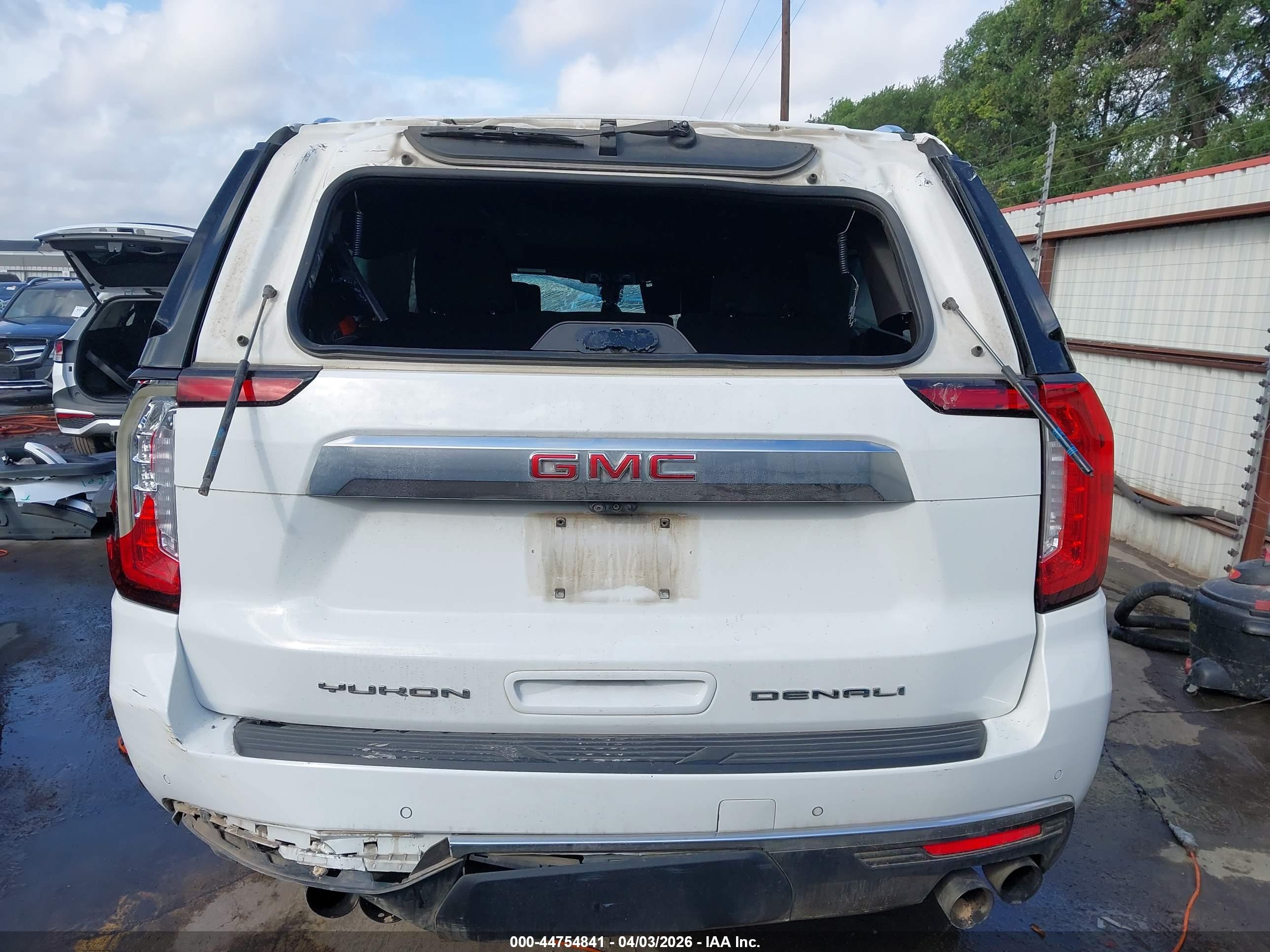 GMC YUKON image 6