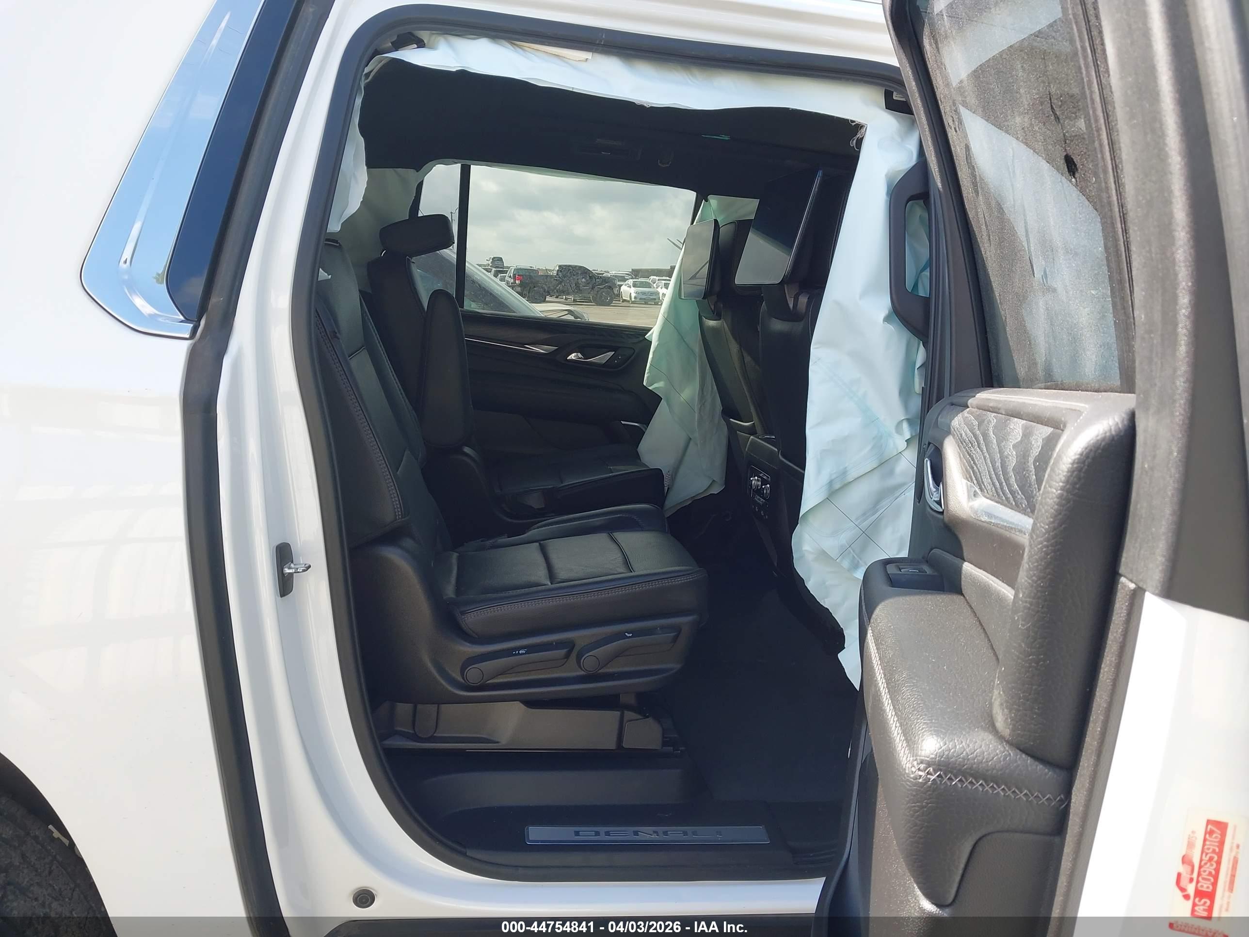 GMC YUKON image 8