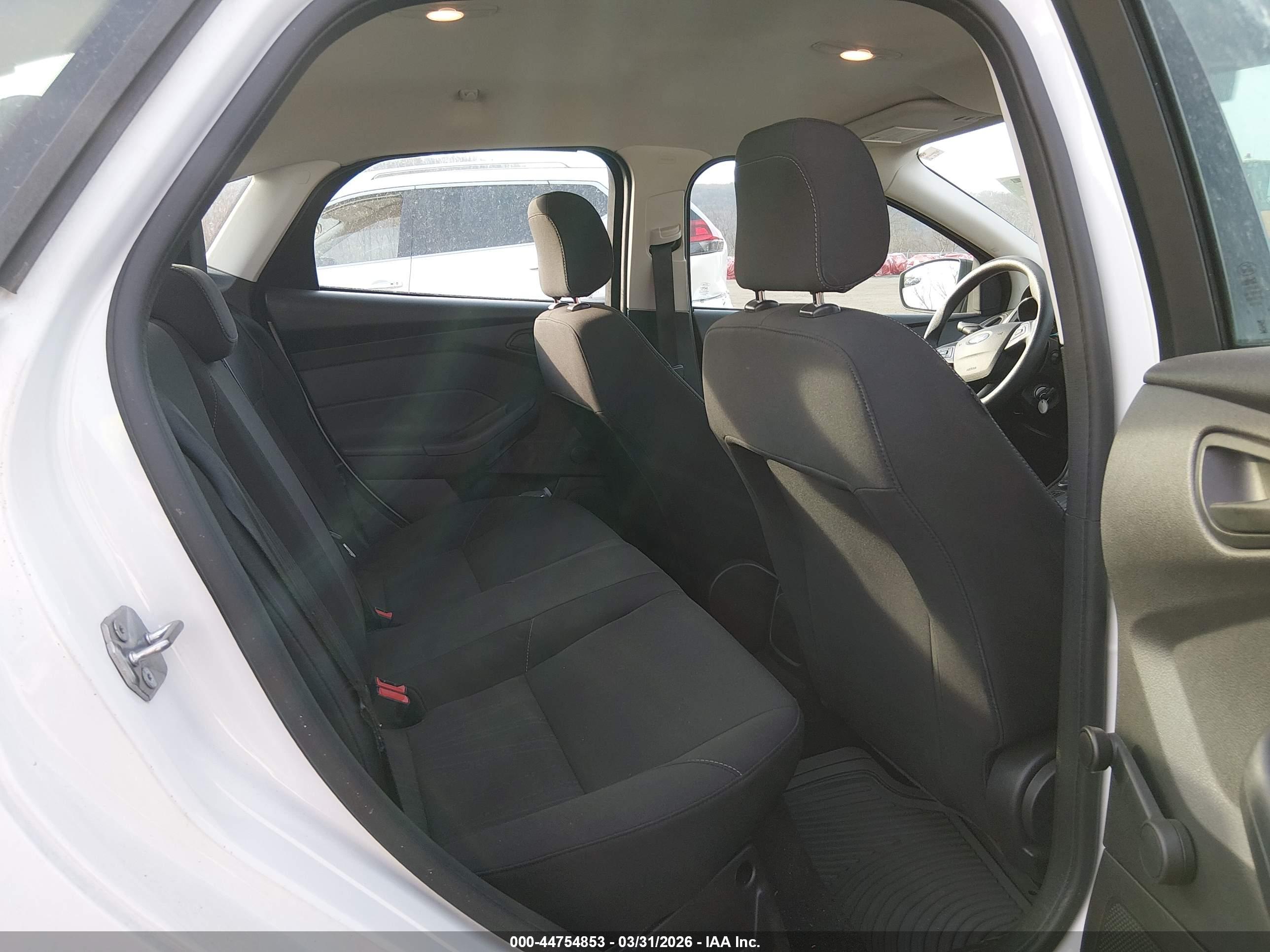 FORD FOCUS image 8