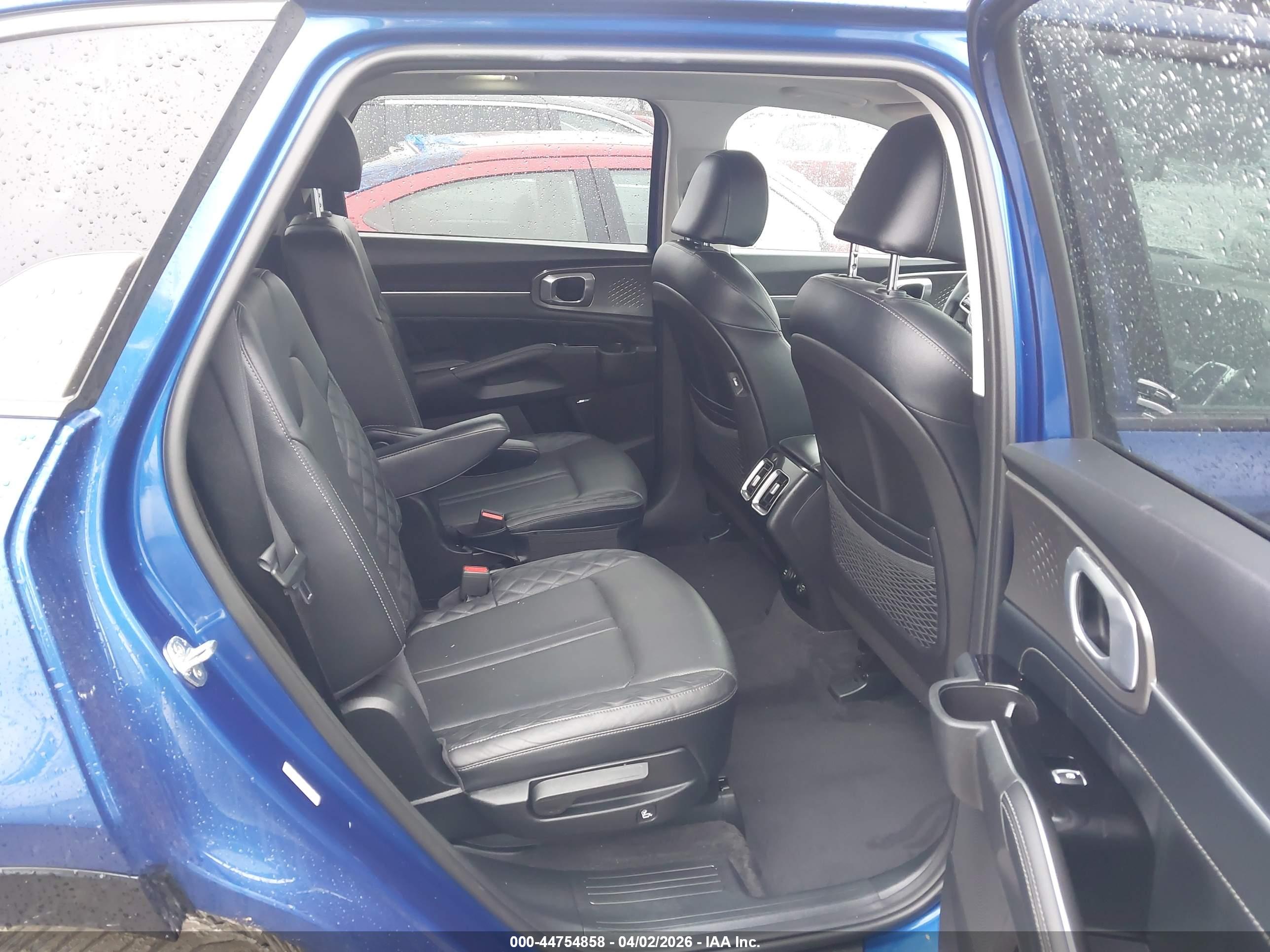 KIA SORENTO image 8