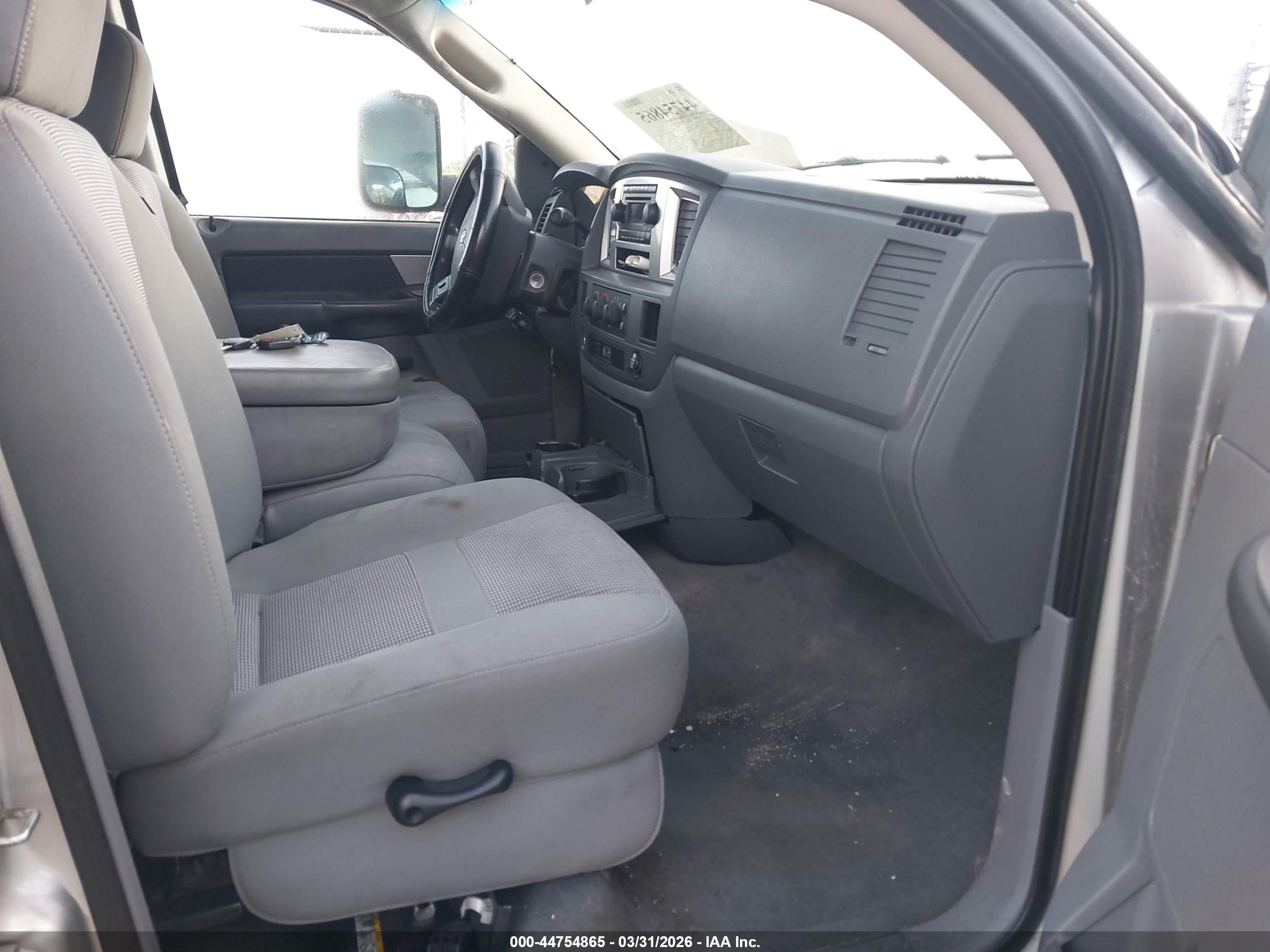 DODGE RAM image 8