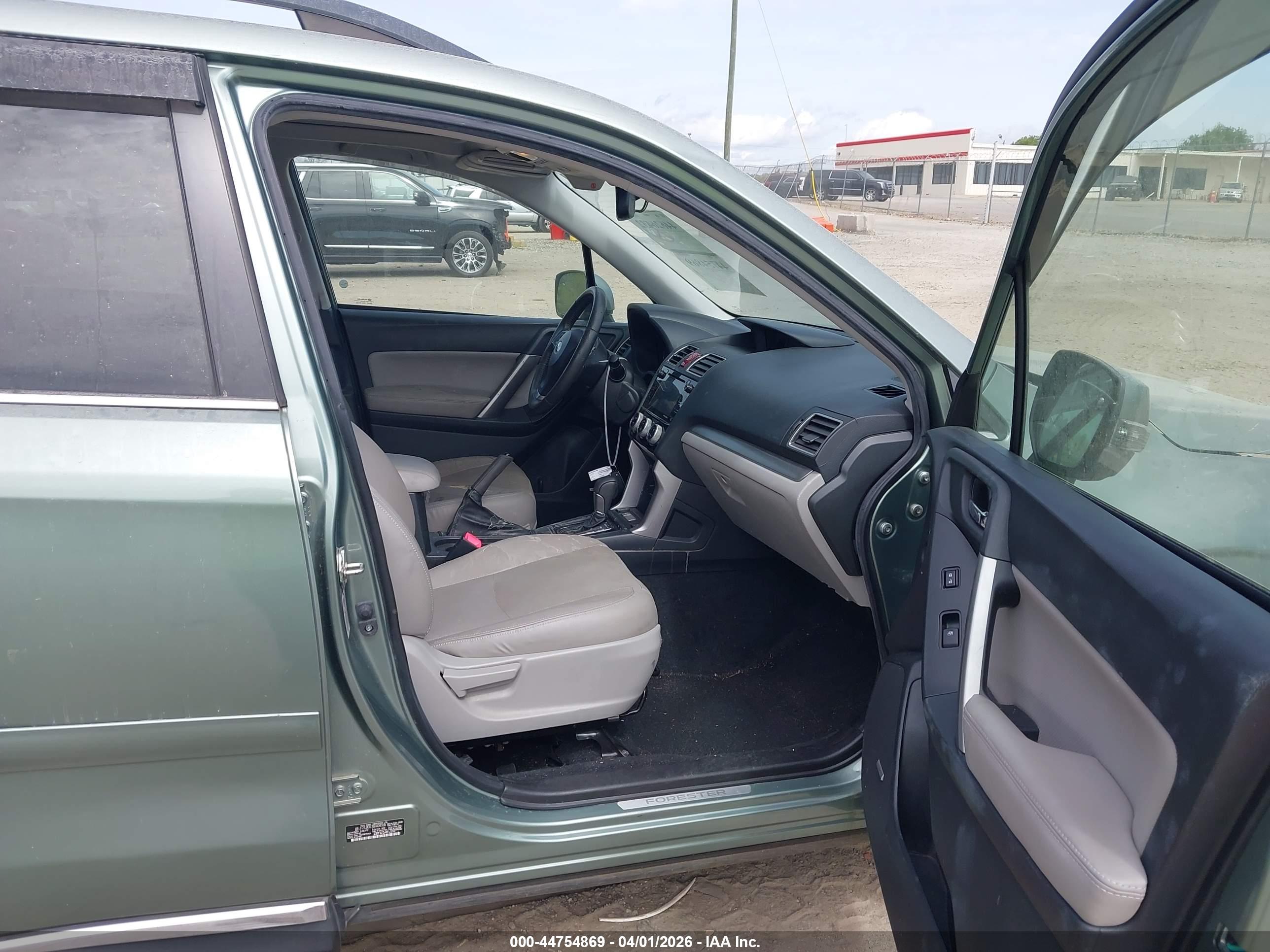 SUBARU FORESTER image 5