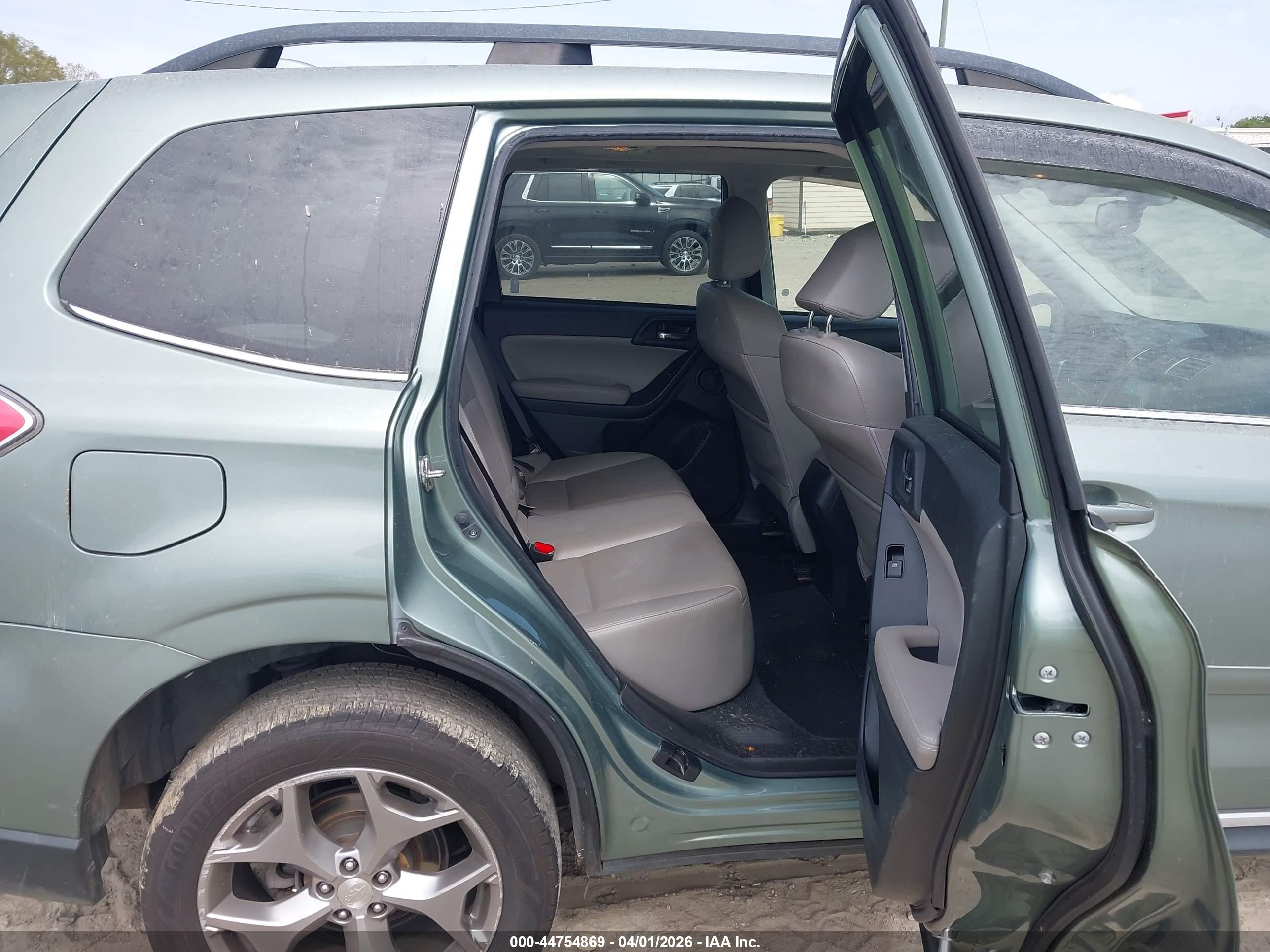 SUBARU FORESTER image 8