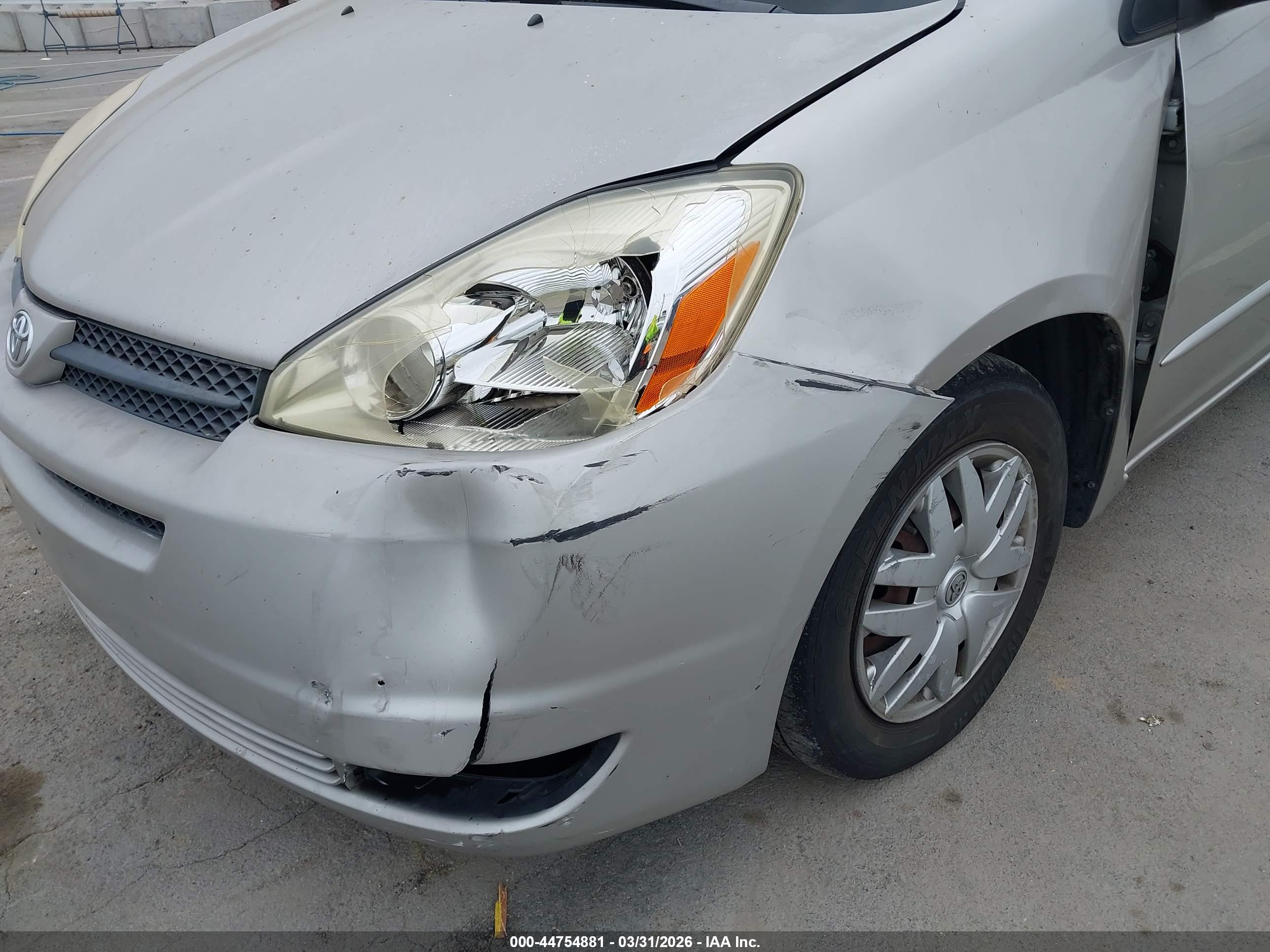 TOYOTA SIENNA image 6