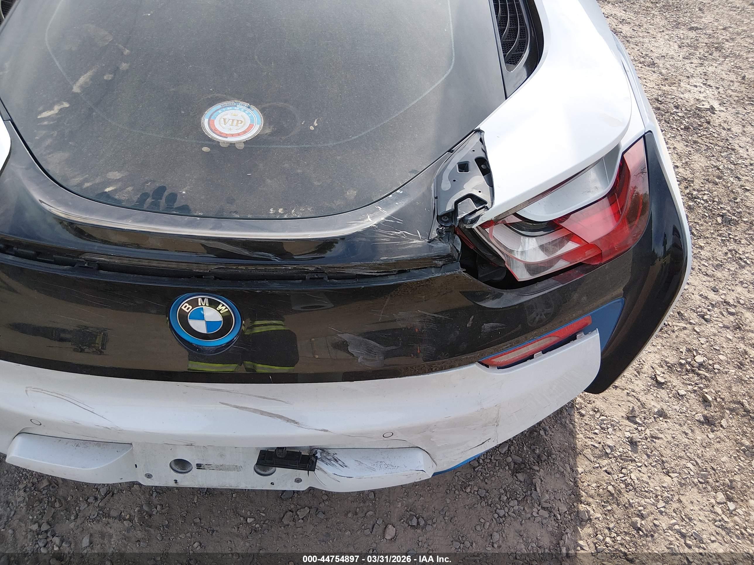 BMW I8 image 6