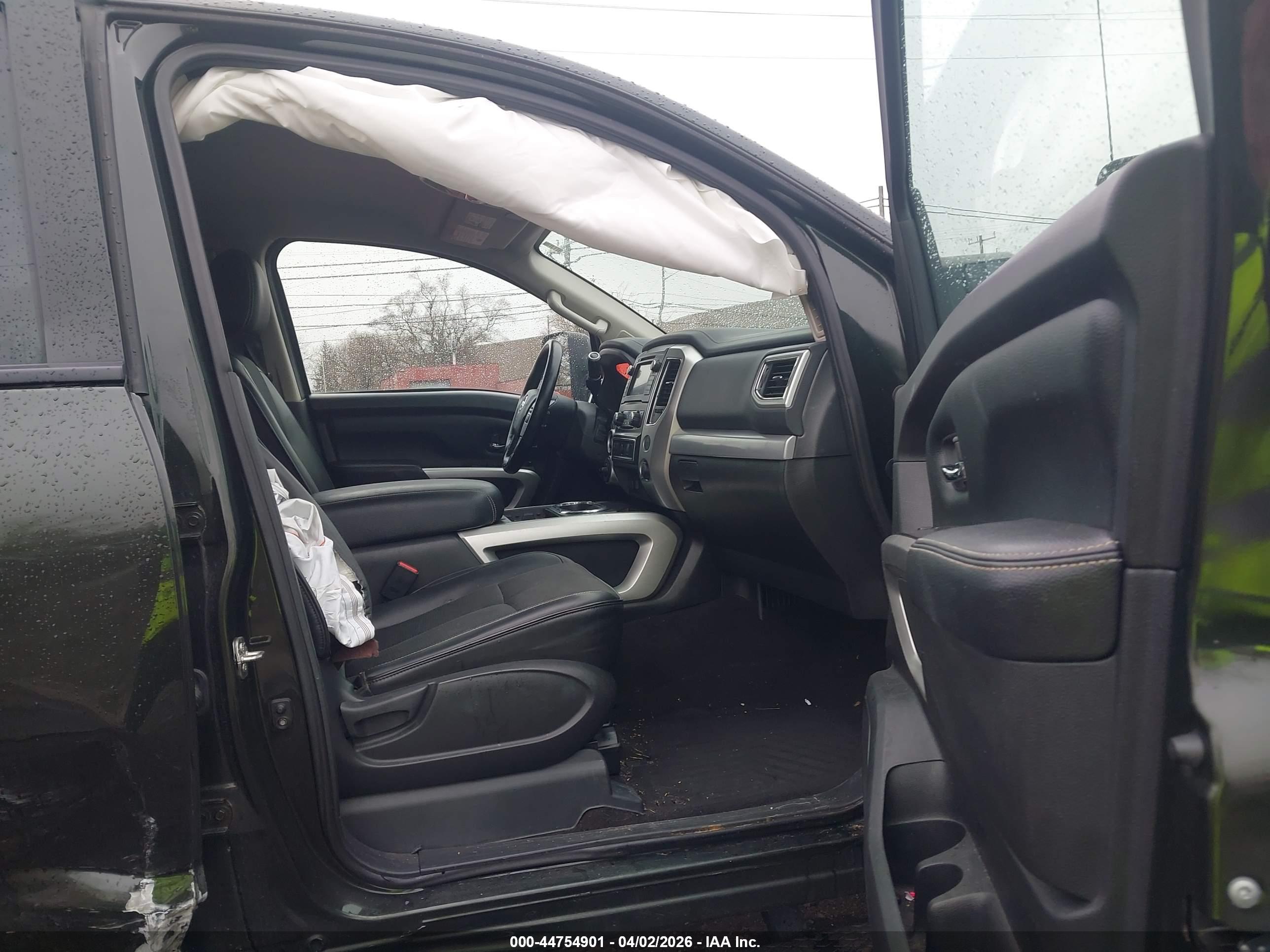 NISSAN TITAN image 5