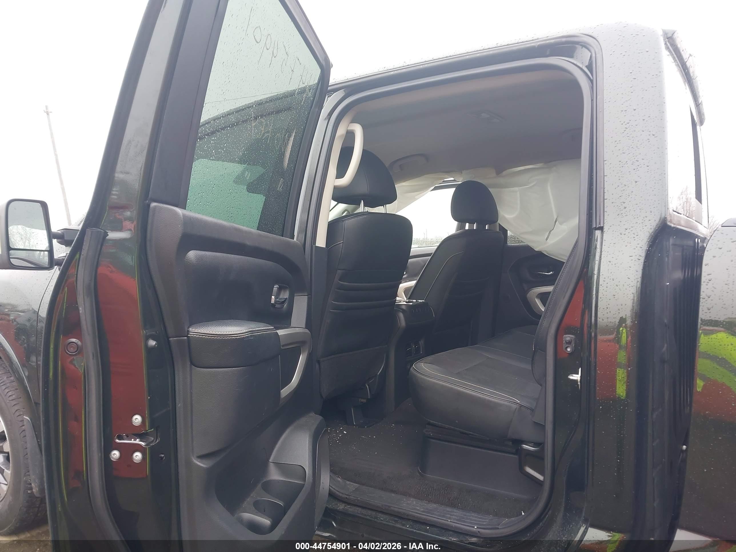 NISSAN TITAN image 8