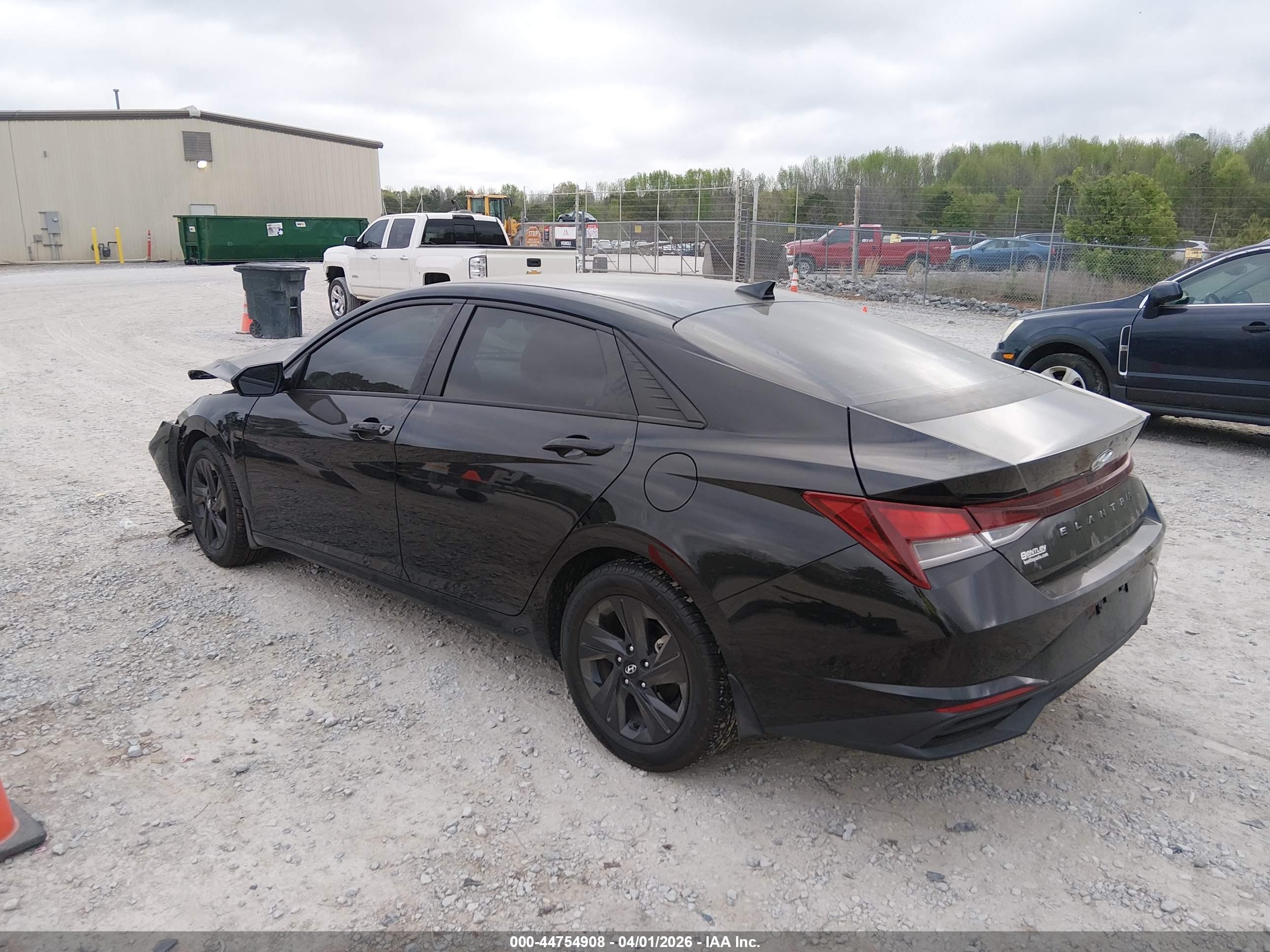 HYUNDAI ELANTRA image 3