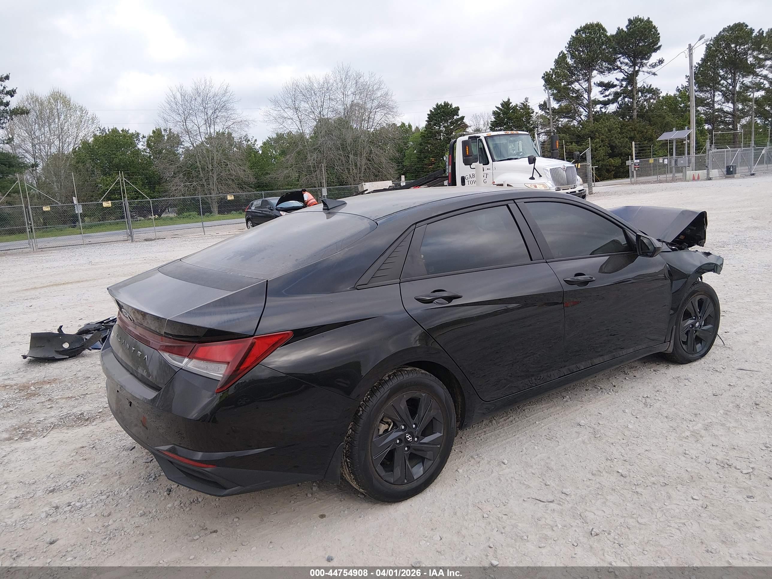 HYUNDAI ELANTRA image 4