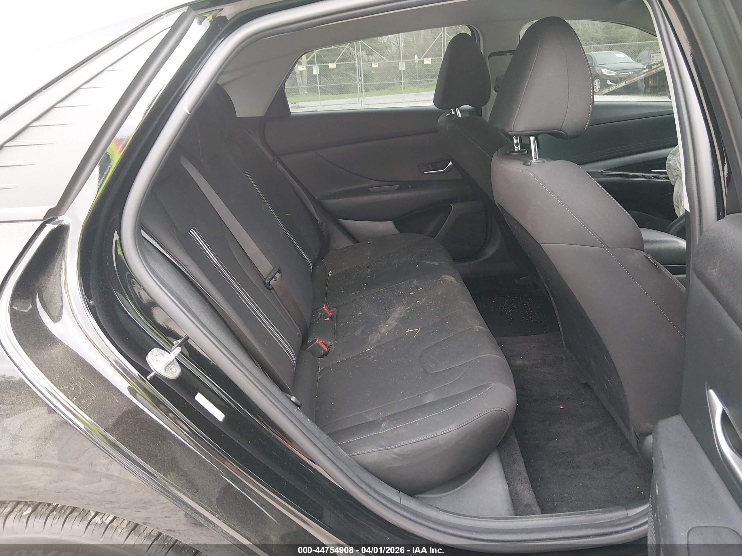 HYUNDAI ELANTRA image 8