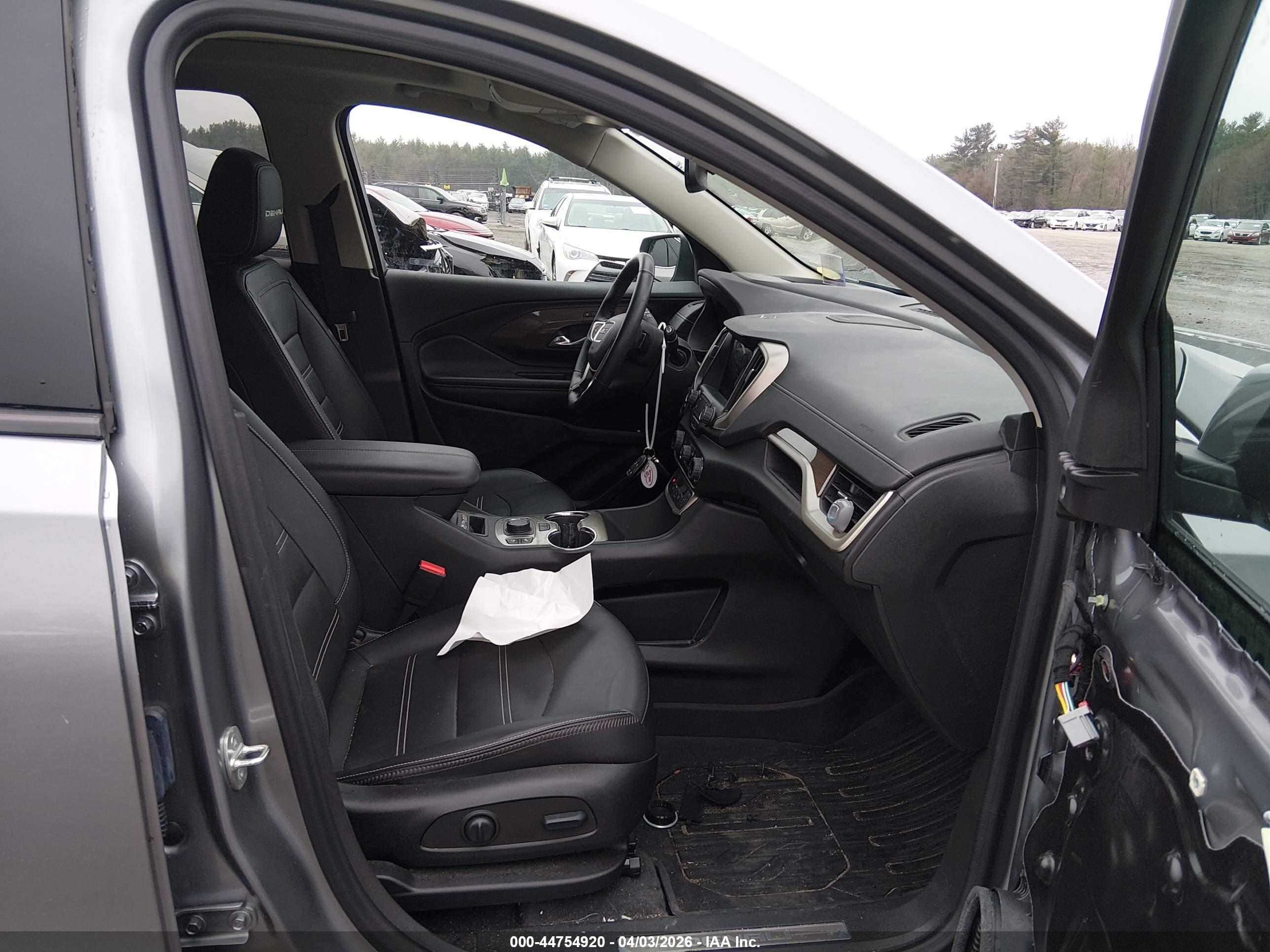 GMC TERRAIN image 5