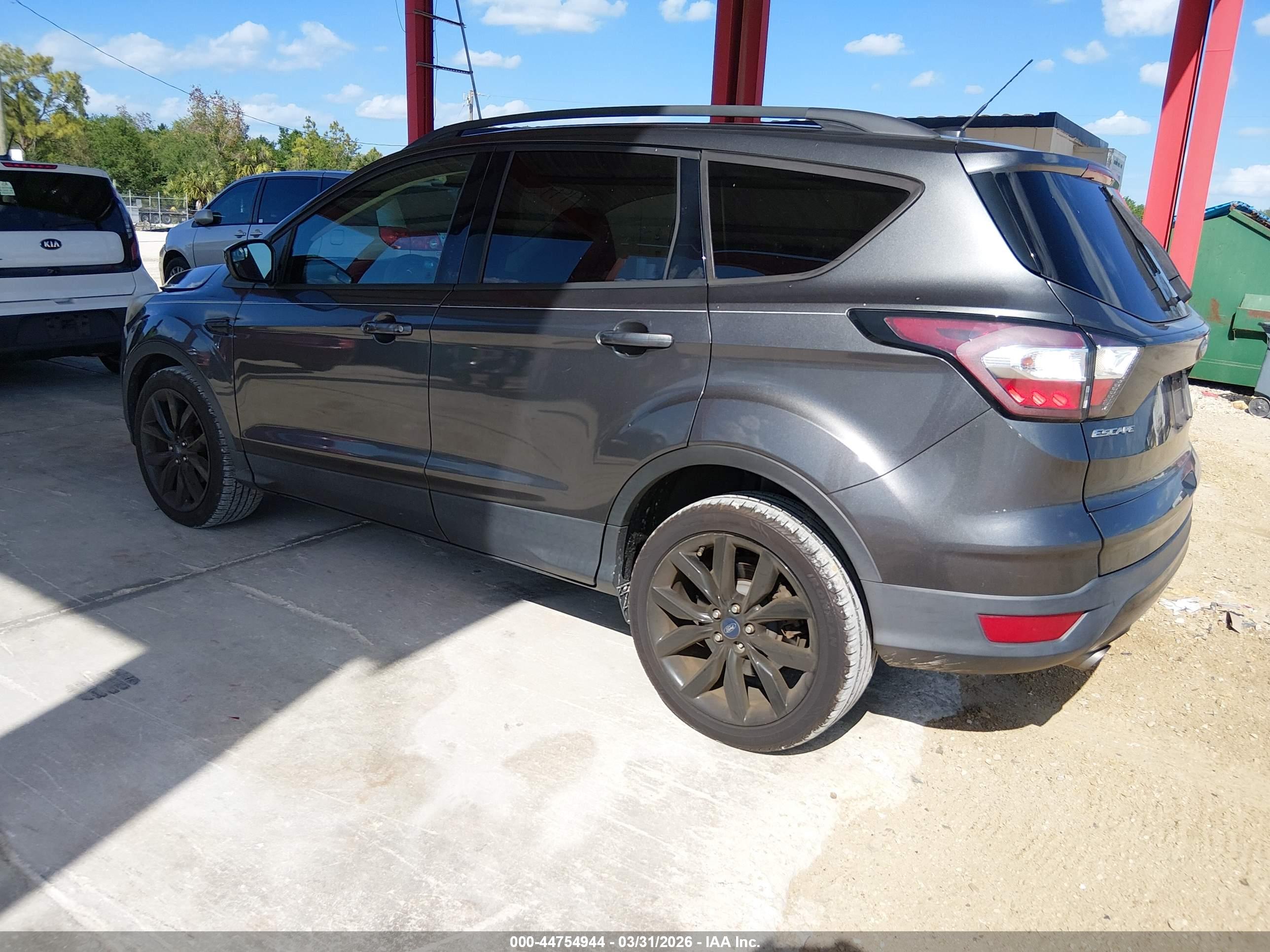 FORD ESCAPE image 3