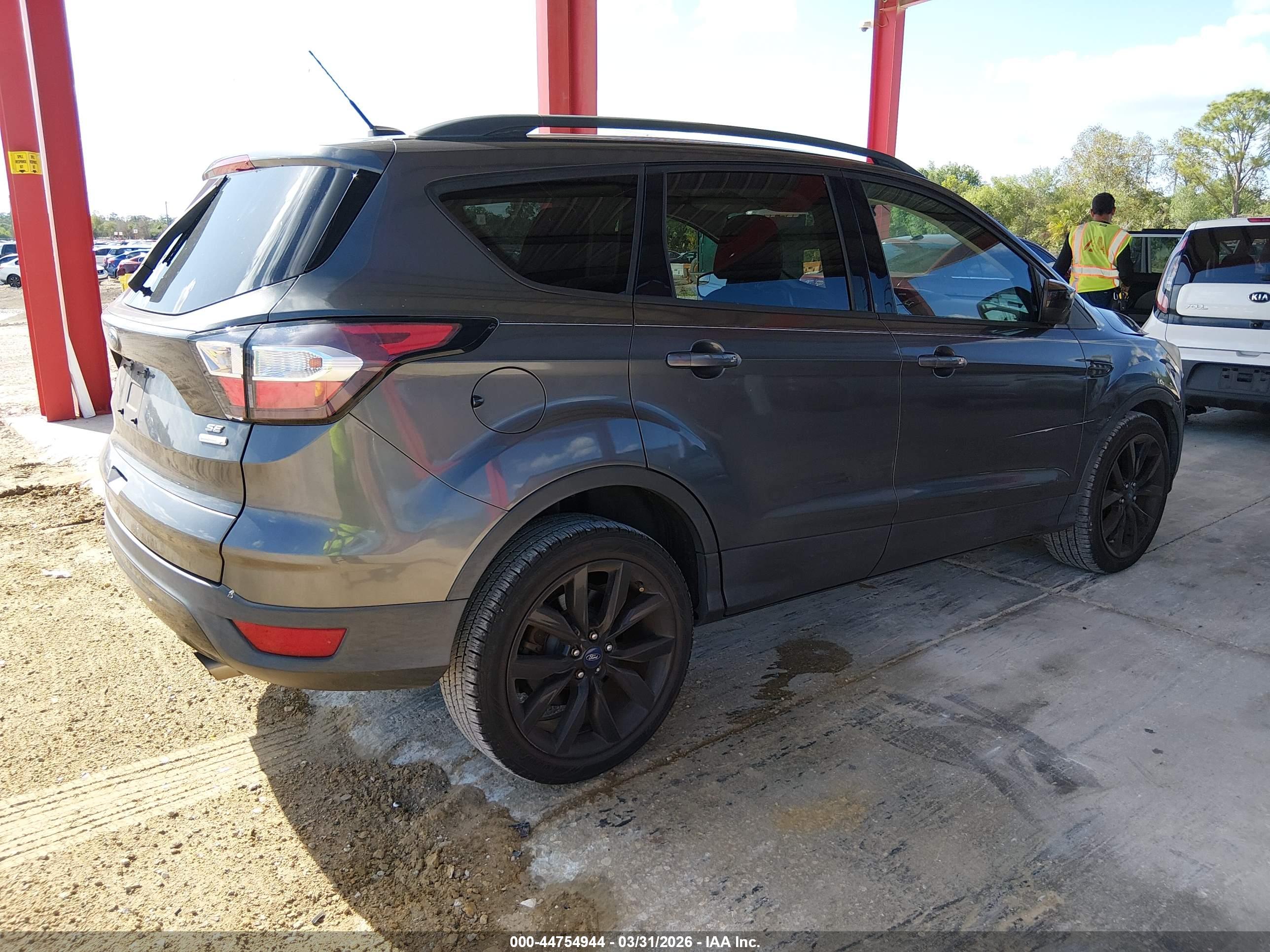FORD ESCAPE image 4