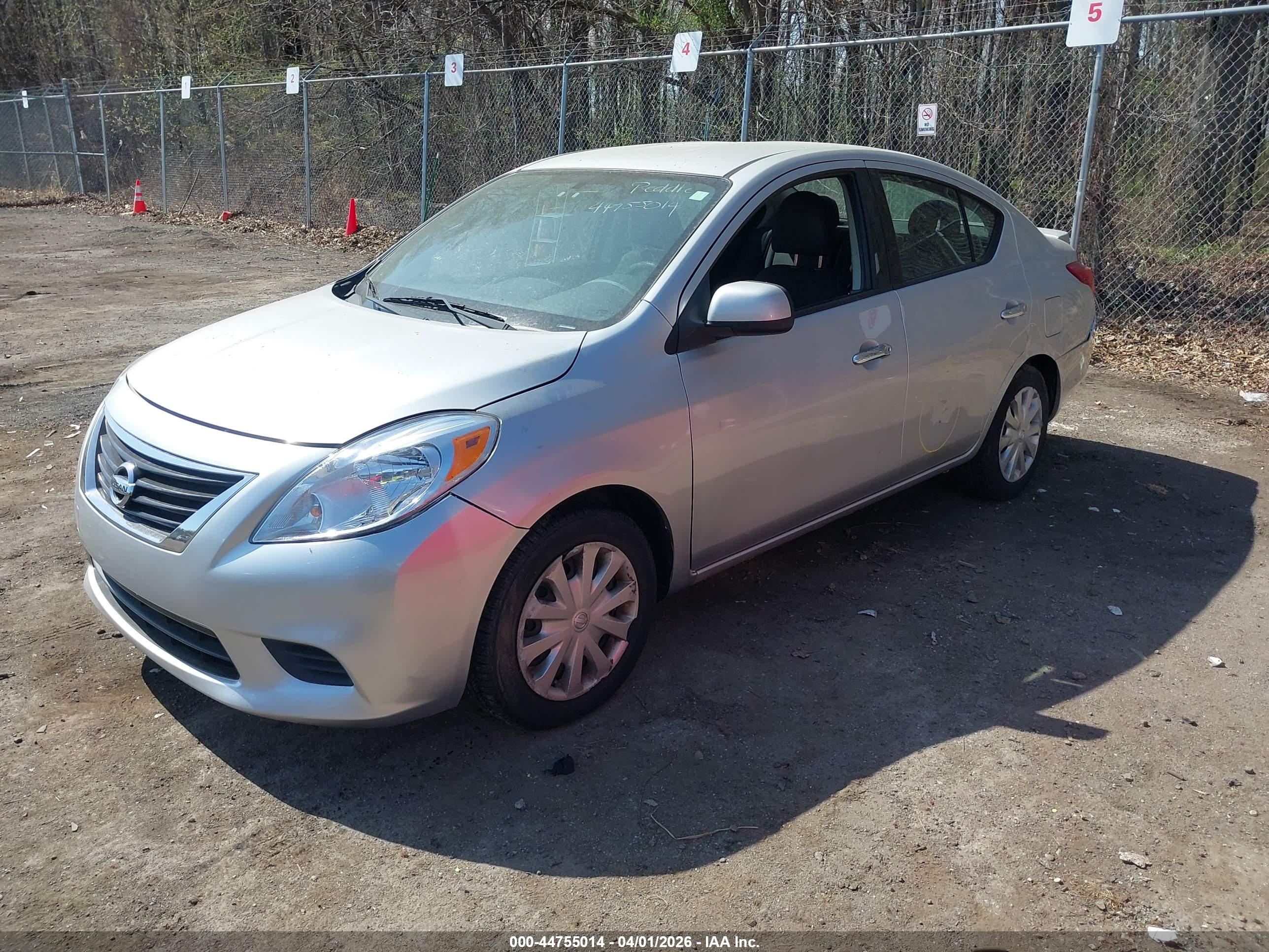 NISSAN VERSA image 2
